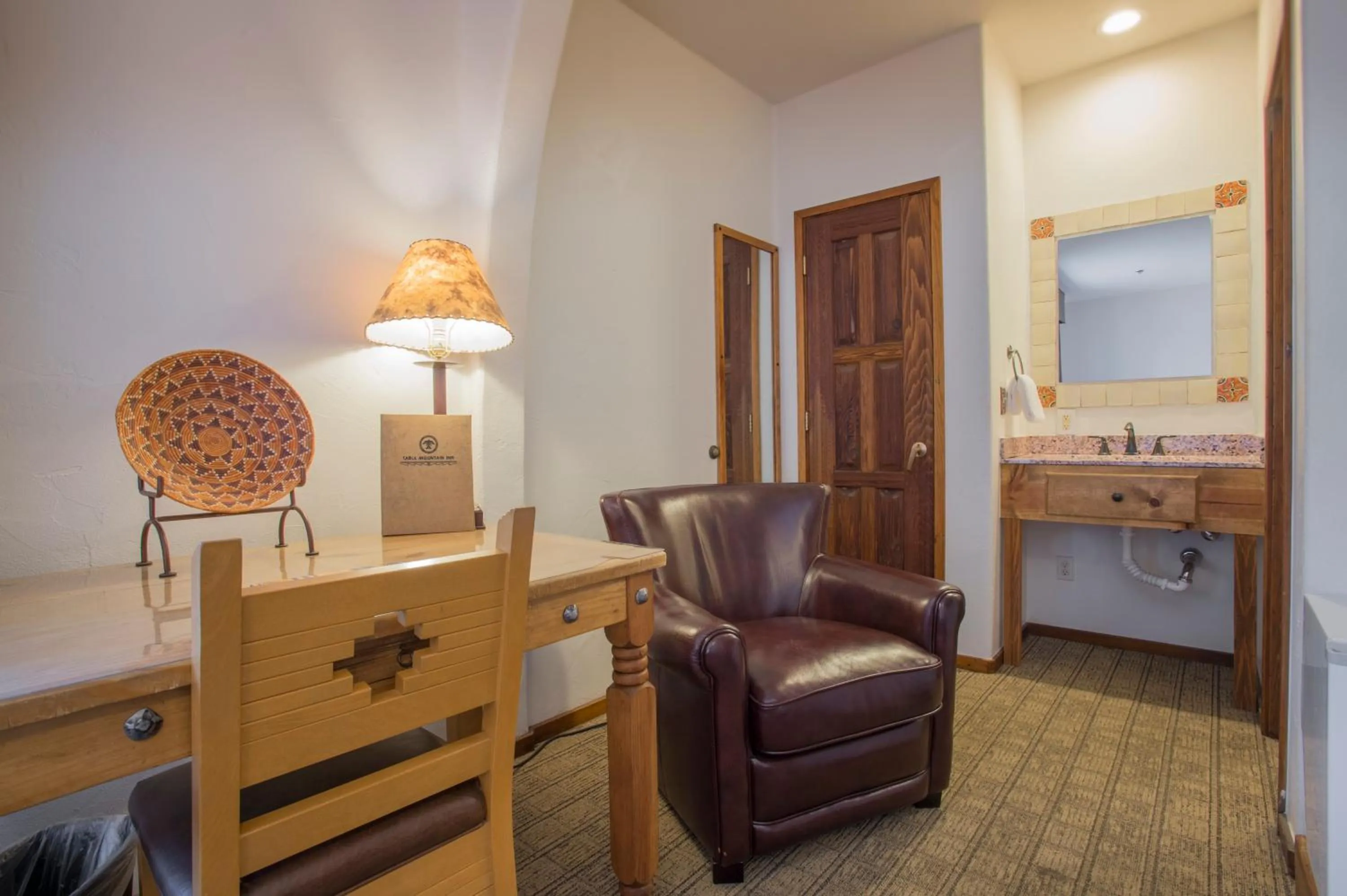 Kitchen or kitchenette in Table Mountain Inn