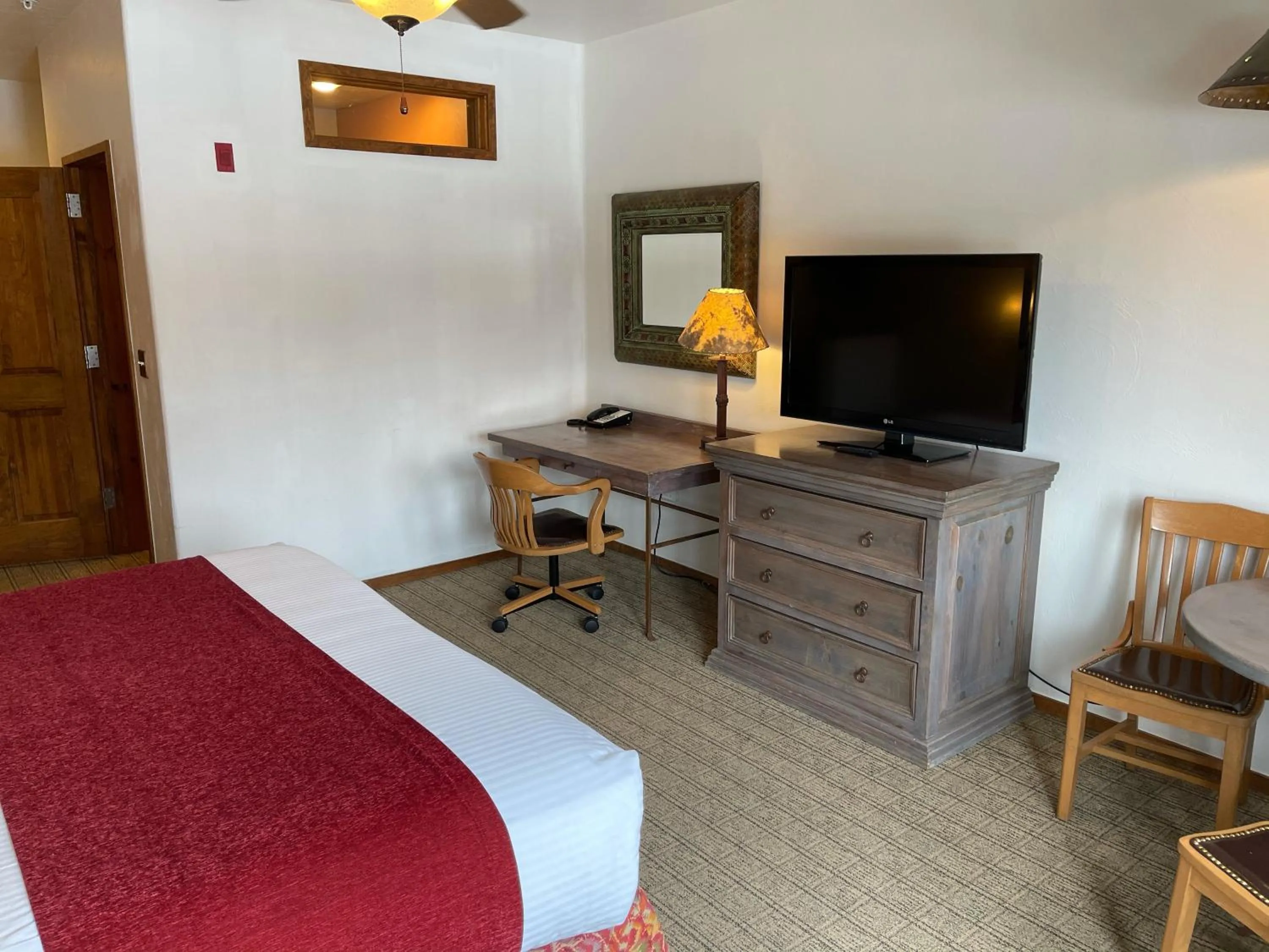 TV and multimedia, Bed in Table Mountain Inn