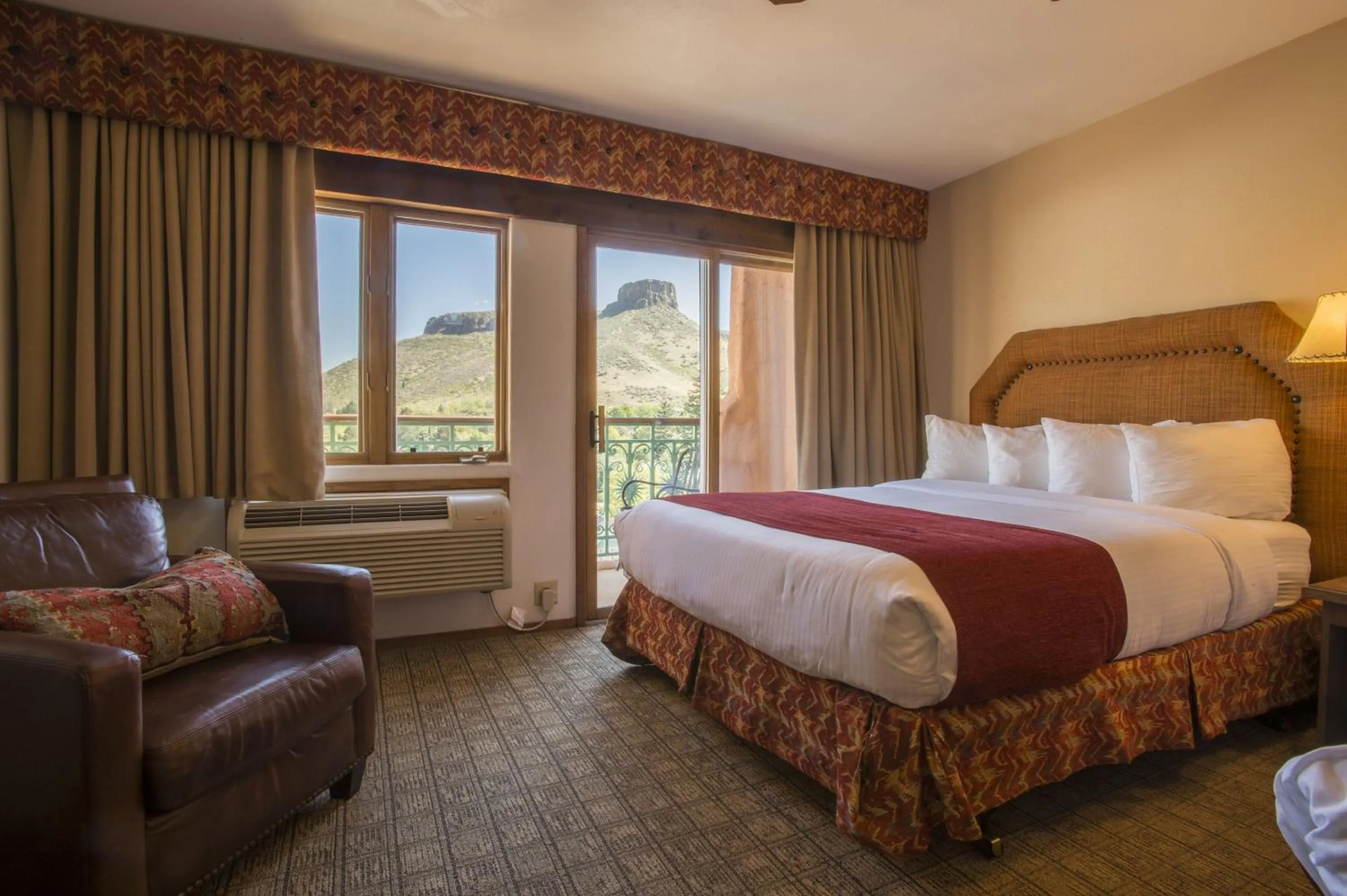 Bedroom, Bed in Table Mountain Inn