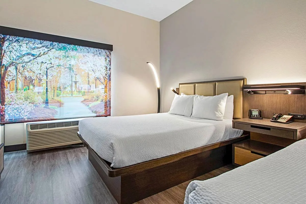 Bed in Wingate by Wyndham Macon I-75