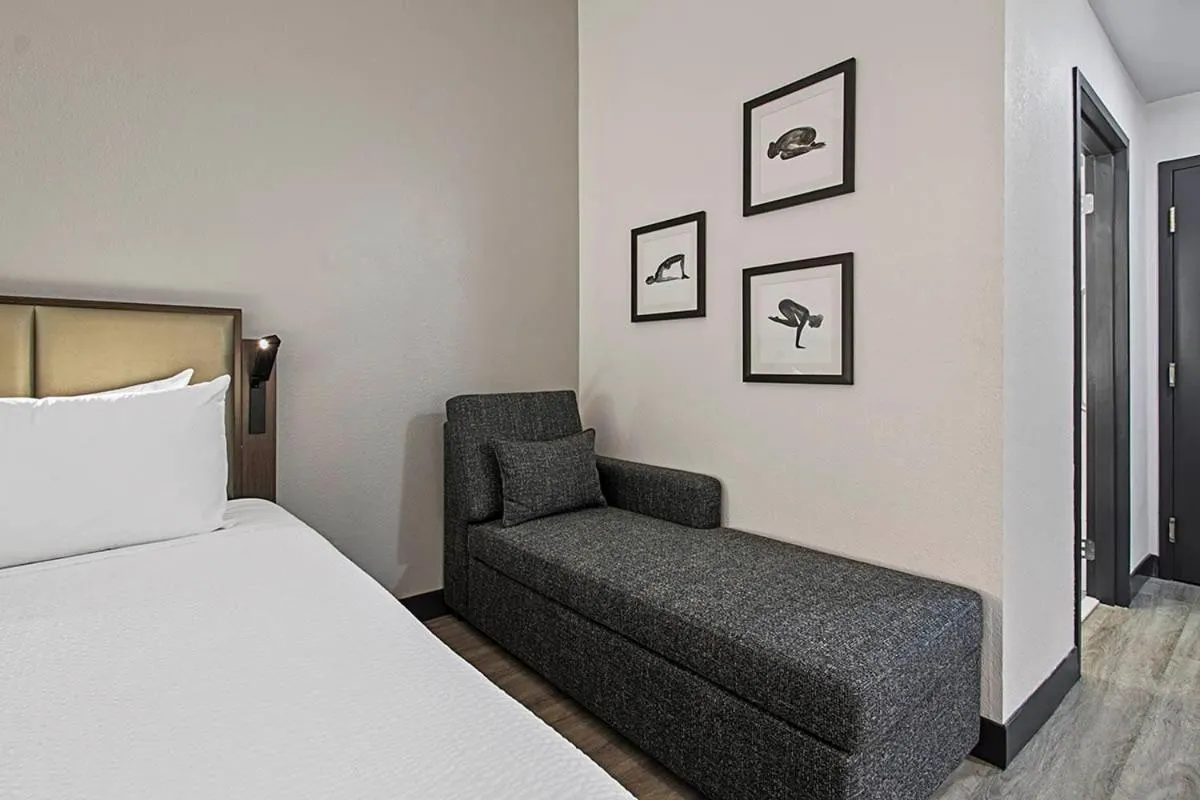 Bed in Wingate by Wyndham Macon I-75