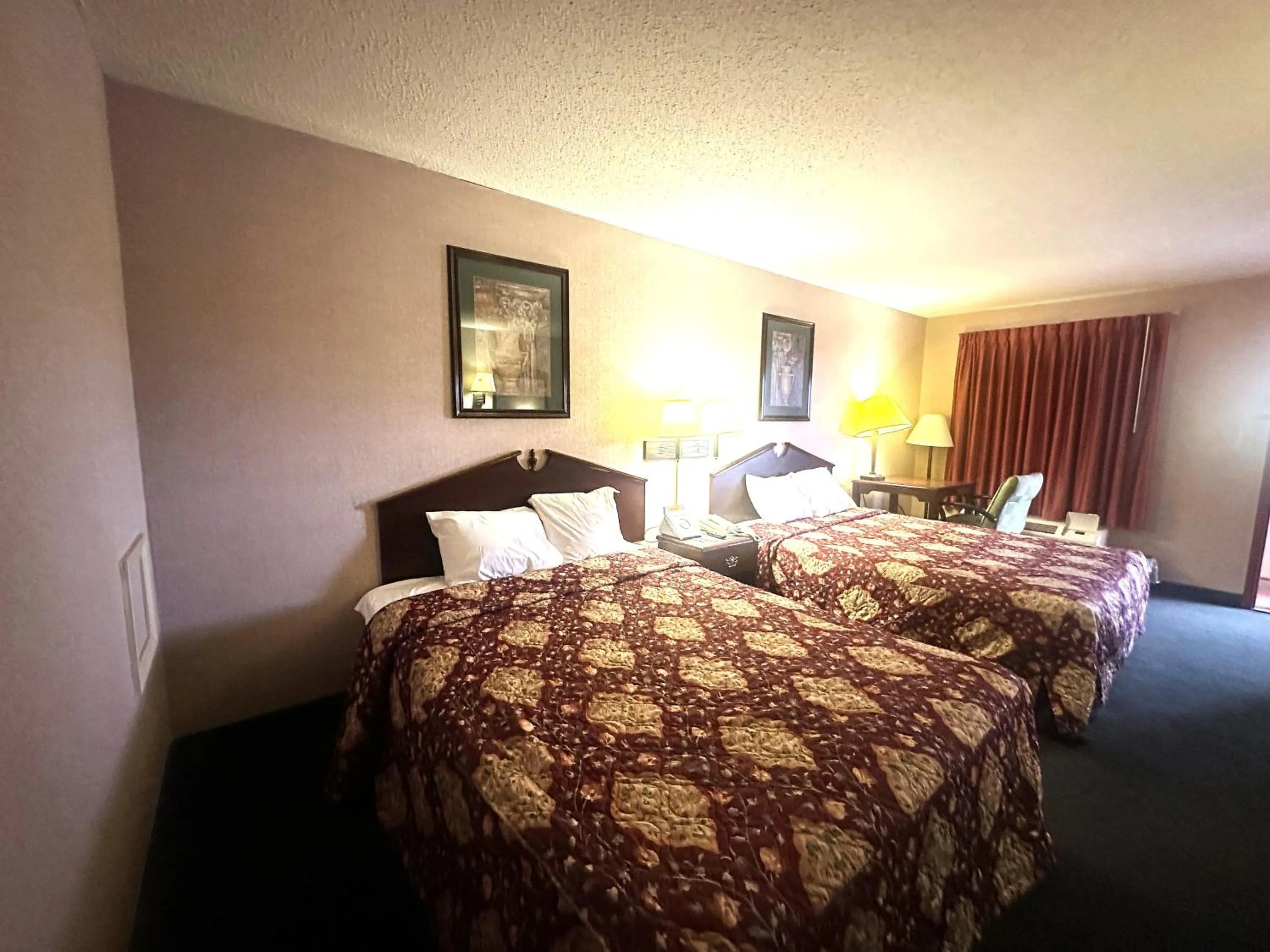 Bedroom, Bed in OYO Hotel East Macon I-75