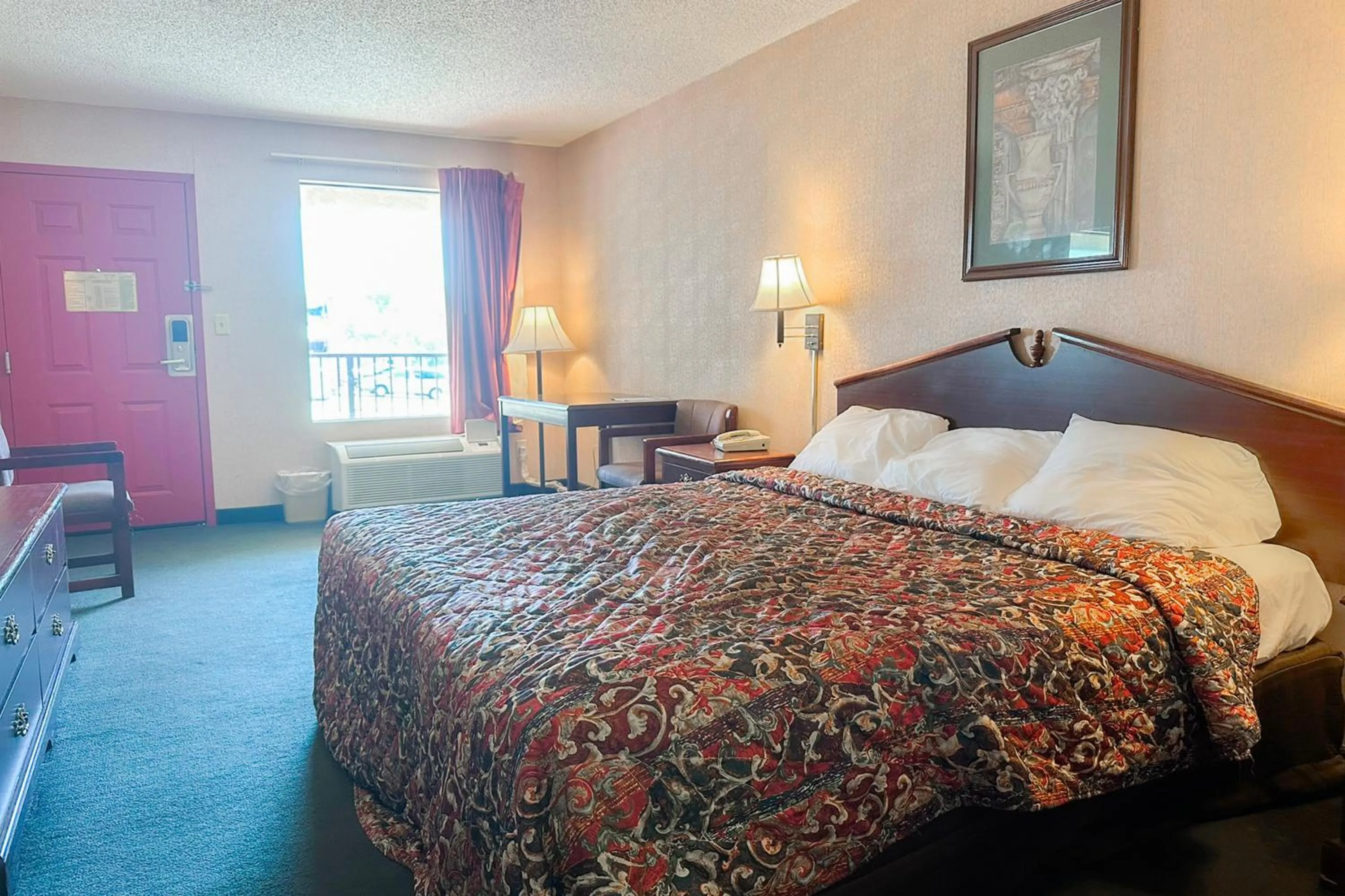 King Room - Disability Access in OYO Hotel East Macon I-75