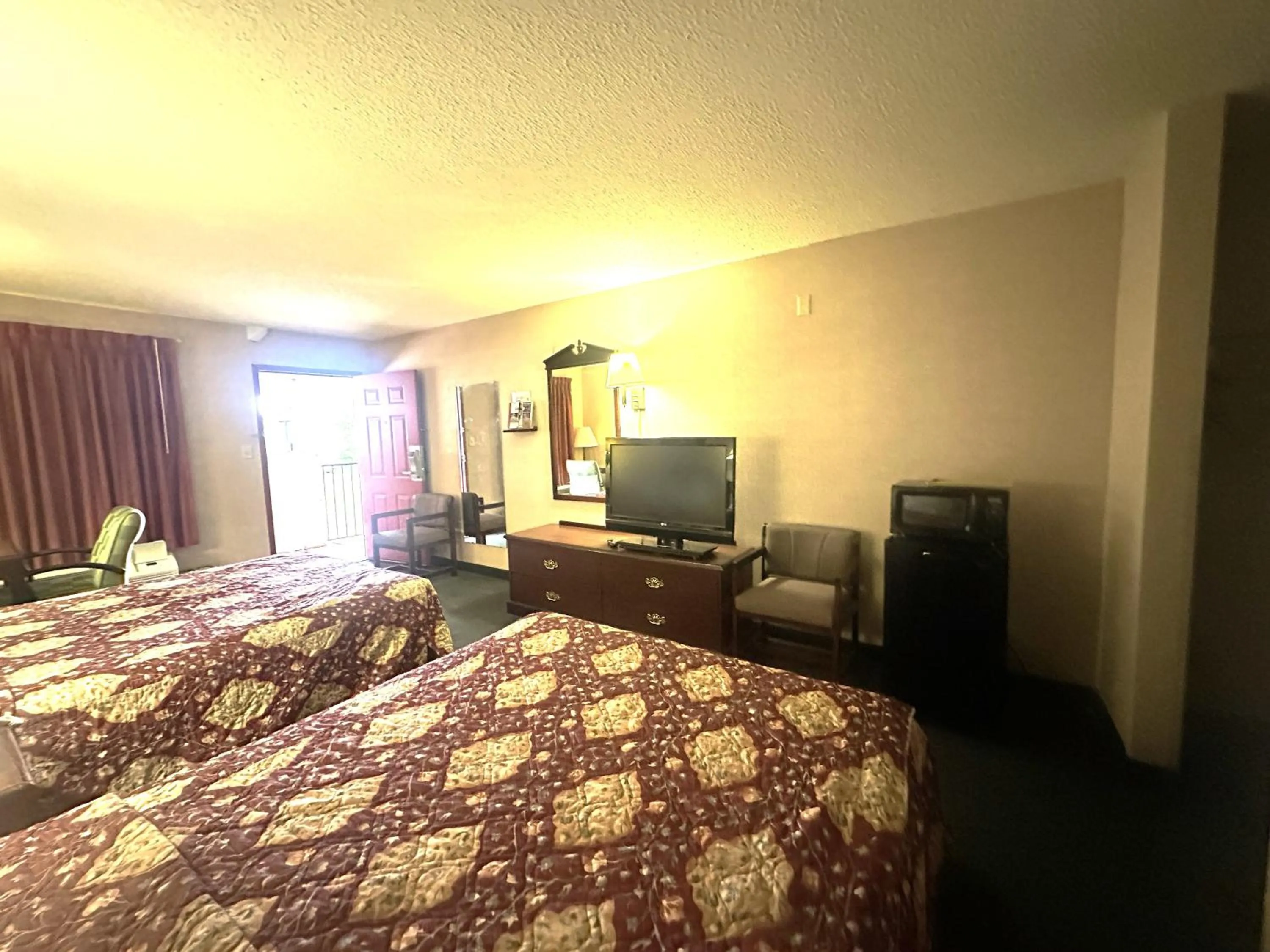 Bedroom, Bed in OYO Hotel East Macon I-75