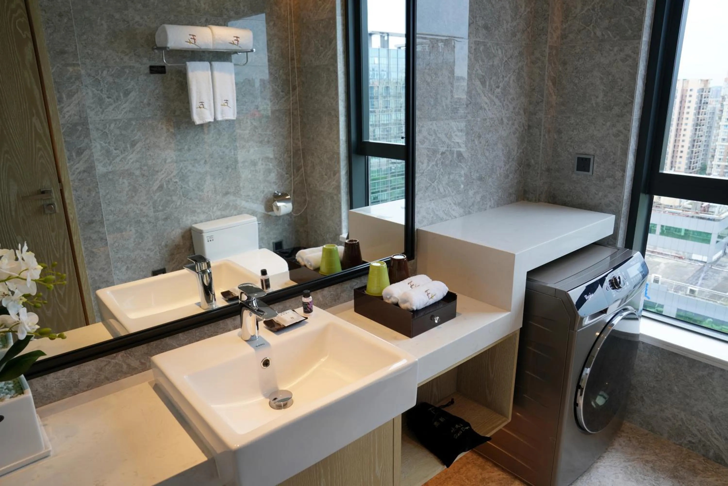 Toilet in Shenzhen FY Hotel