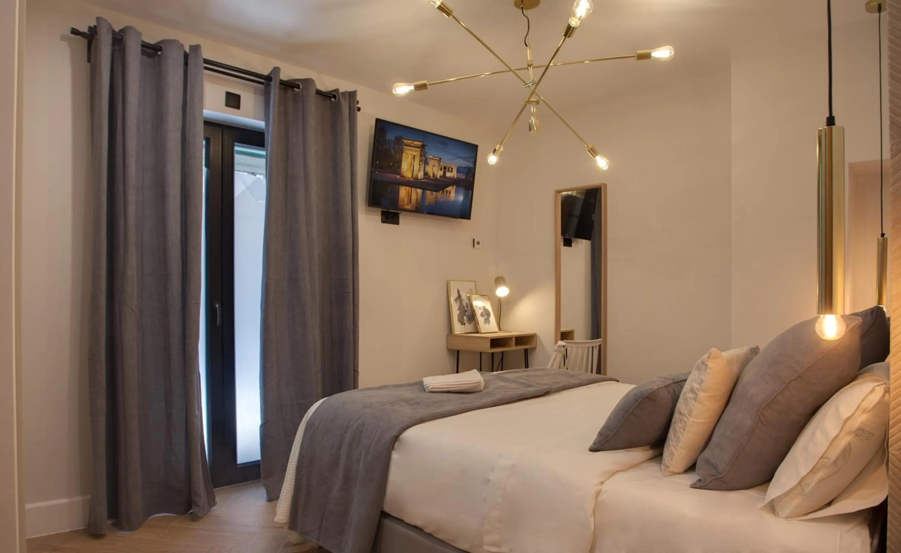 TV and multimedia, Bed in SUITES YOU Soho