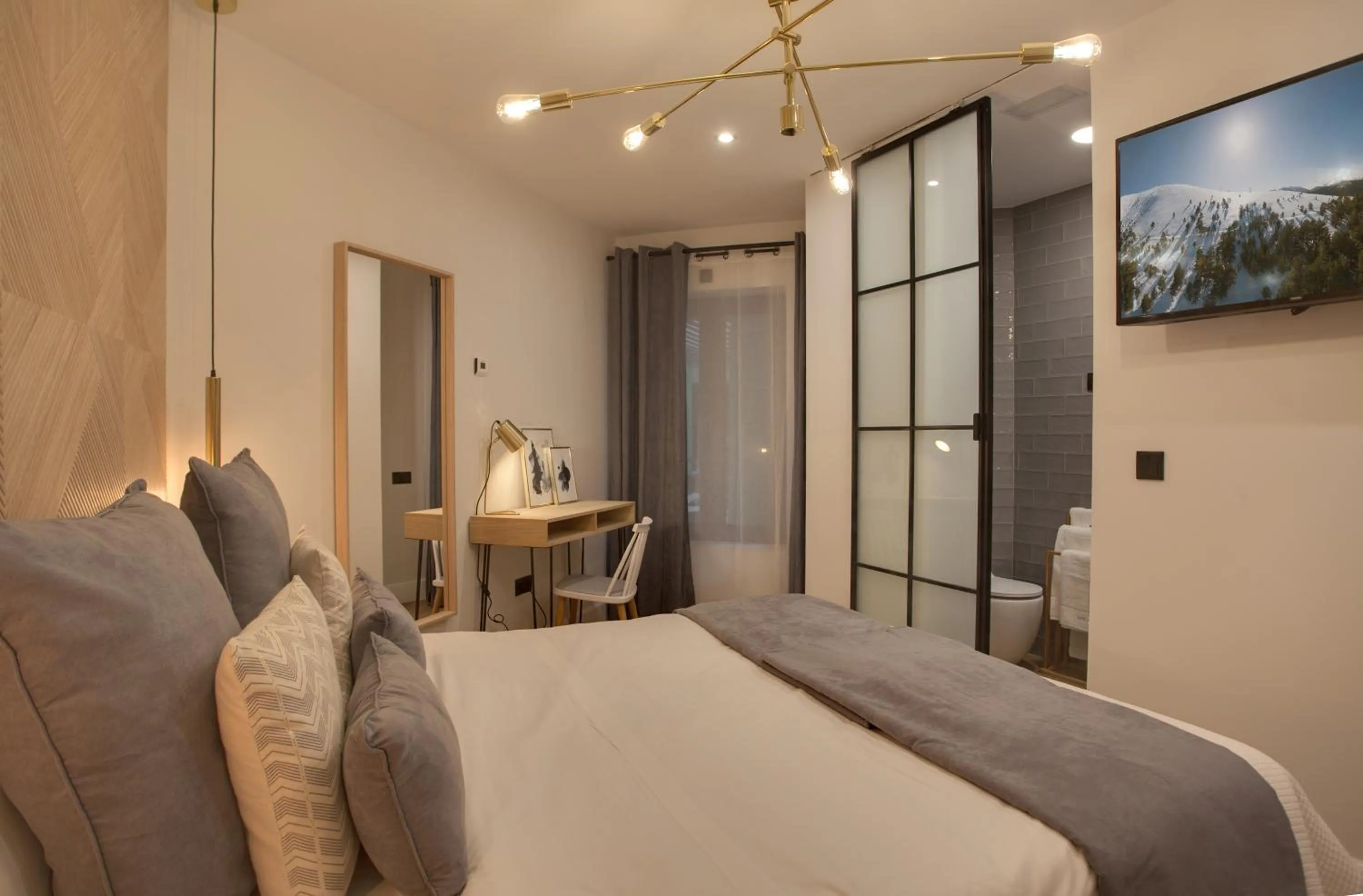 Photo of the whole room, Bed in SUITES YOU Soho