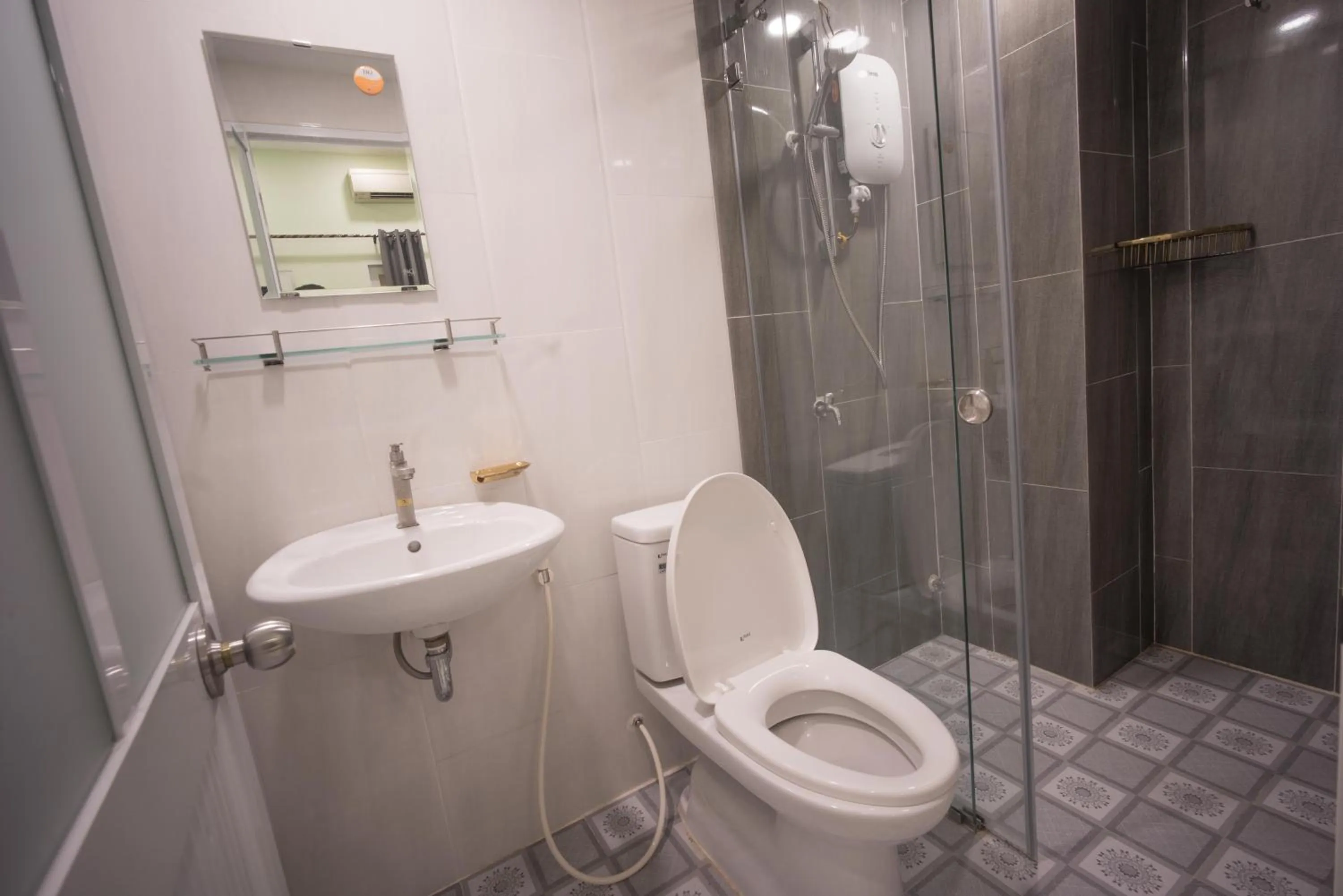 Shower in Language Exchange Hostel 1