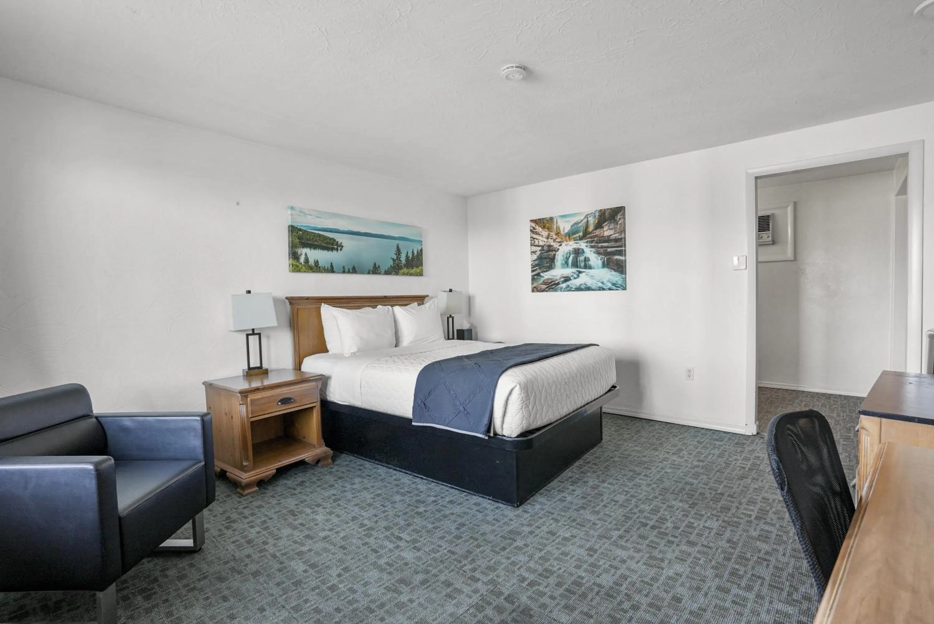 Bedroom in Americas Best Value Inn Polson