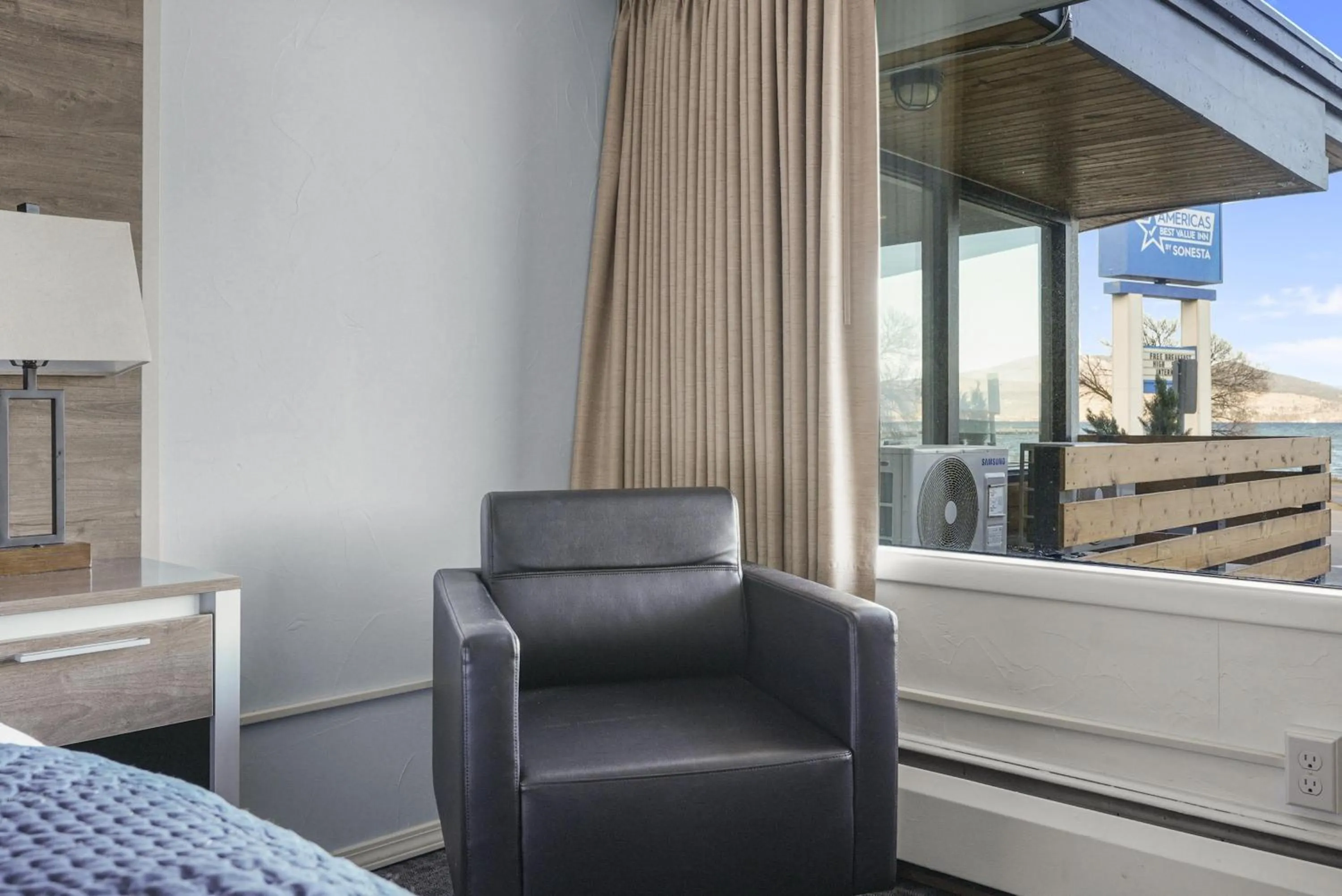 Bedroom in Americas Best Value Inn Polson