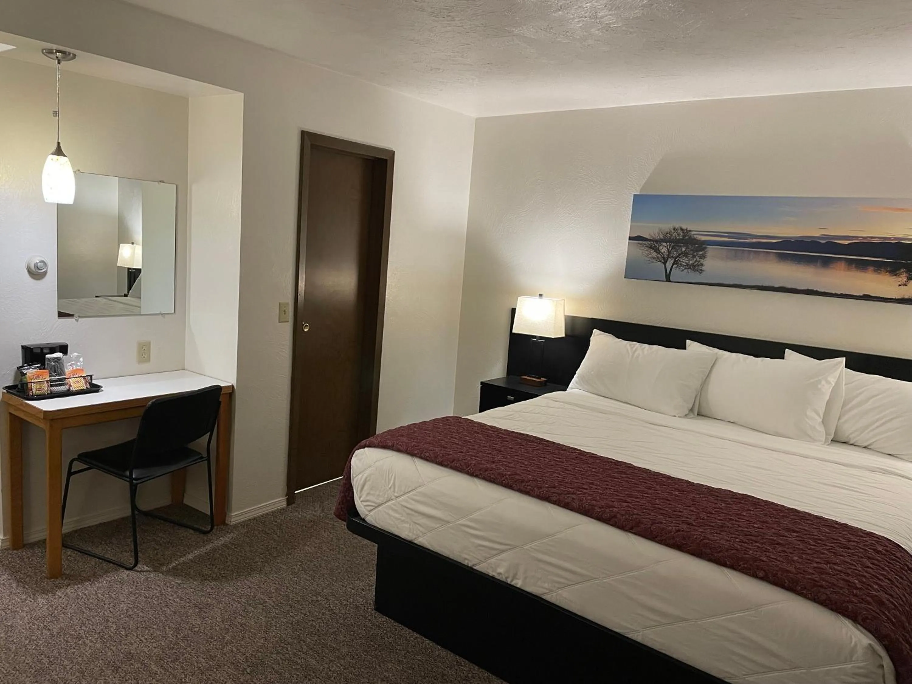 Bed in Americas Best Value Inn Polson