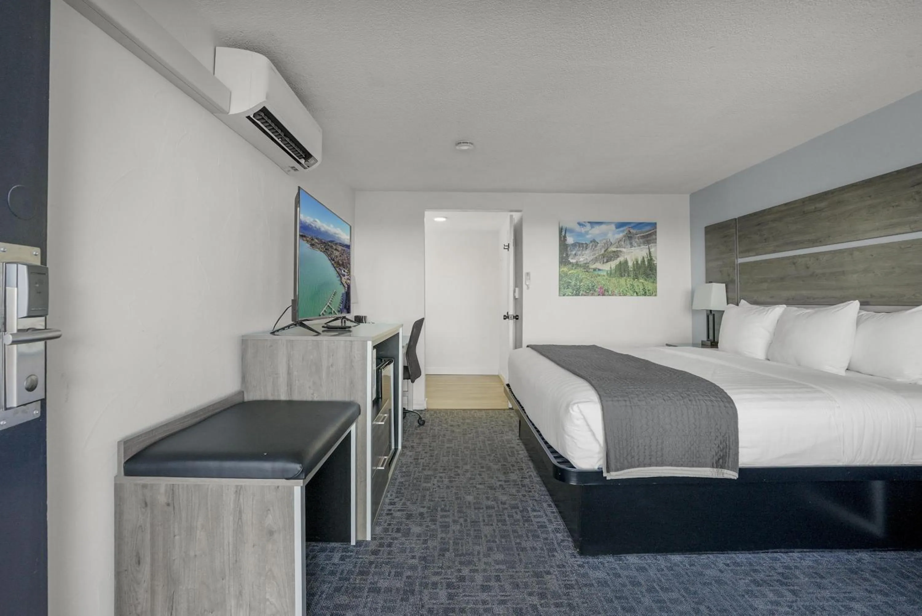 Bedroom in Americas Best Value Inn Polson