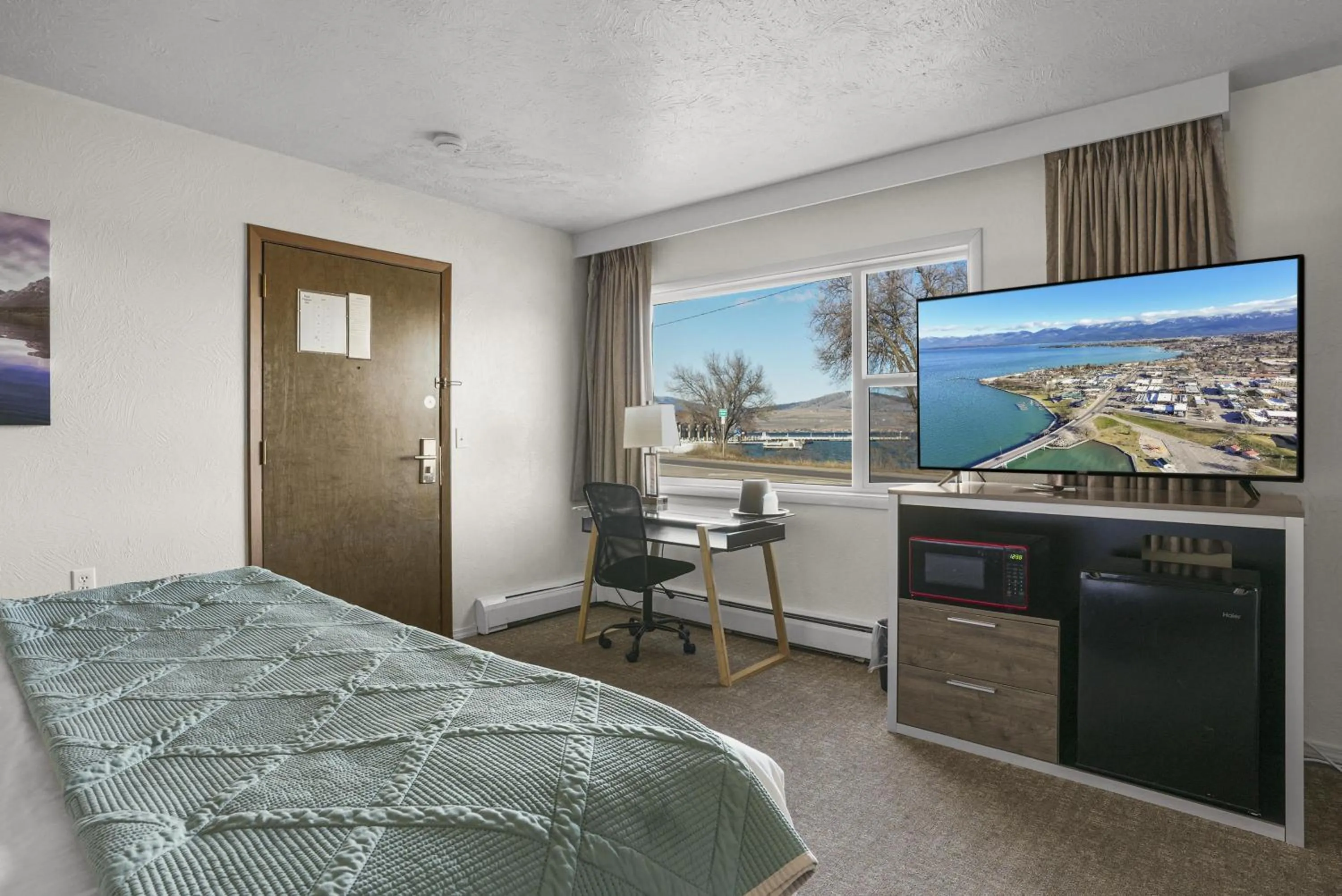 Bedroom in Americas Best Value Inn Polson