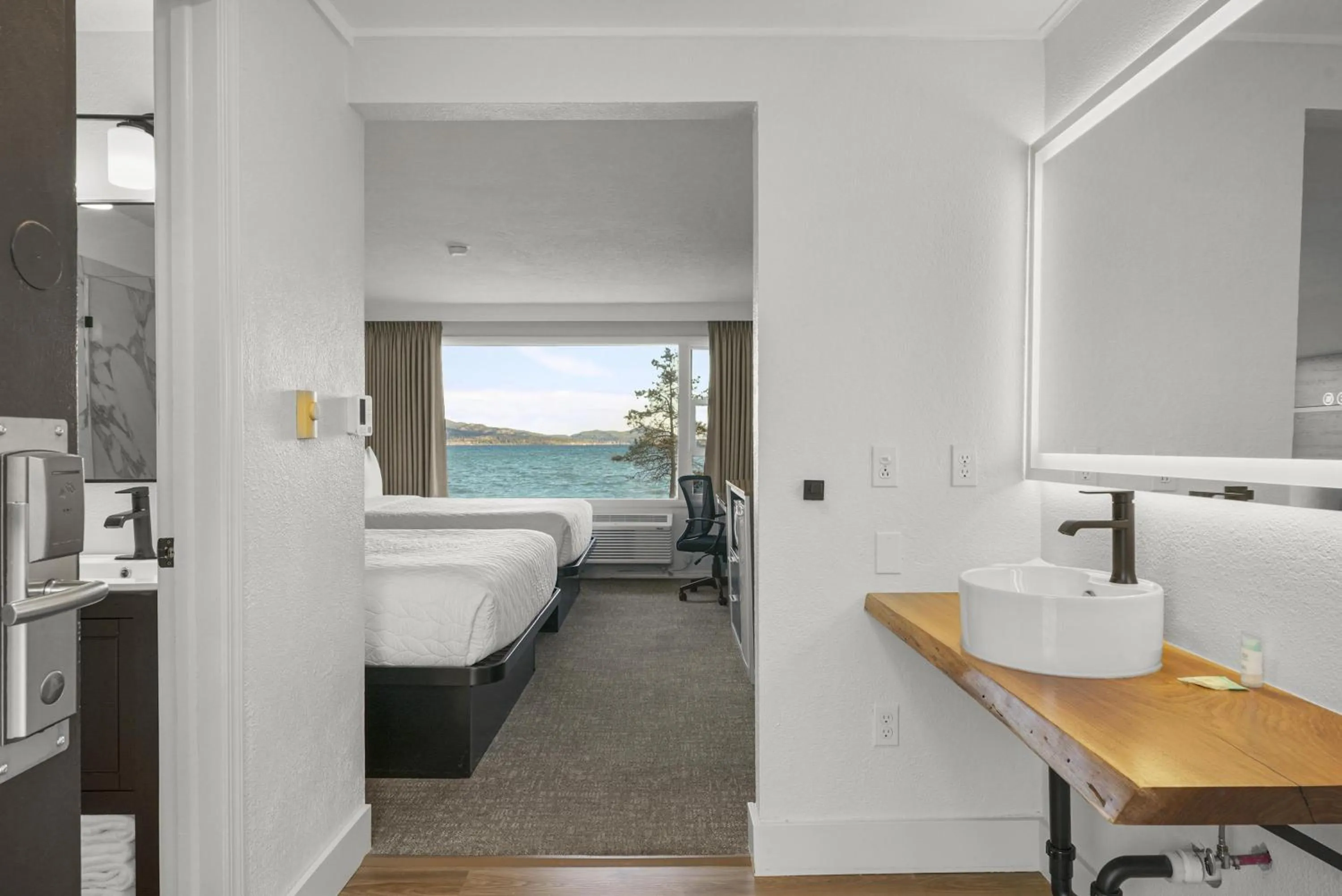 Bedroom in Americas Best Value Inn Polson