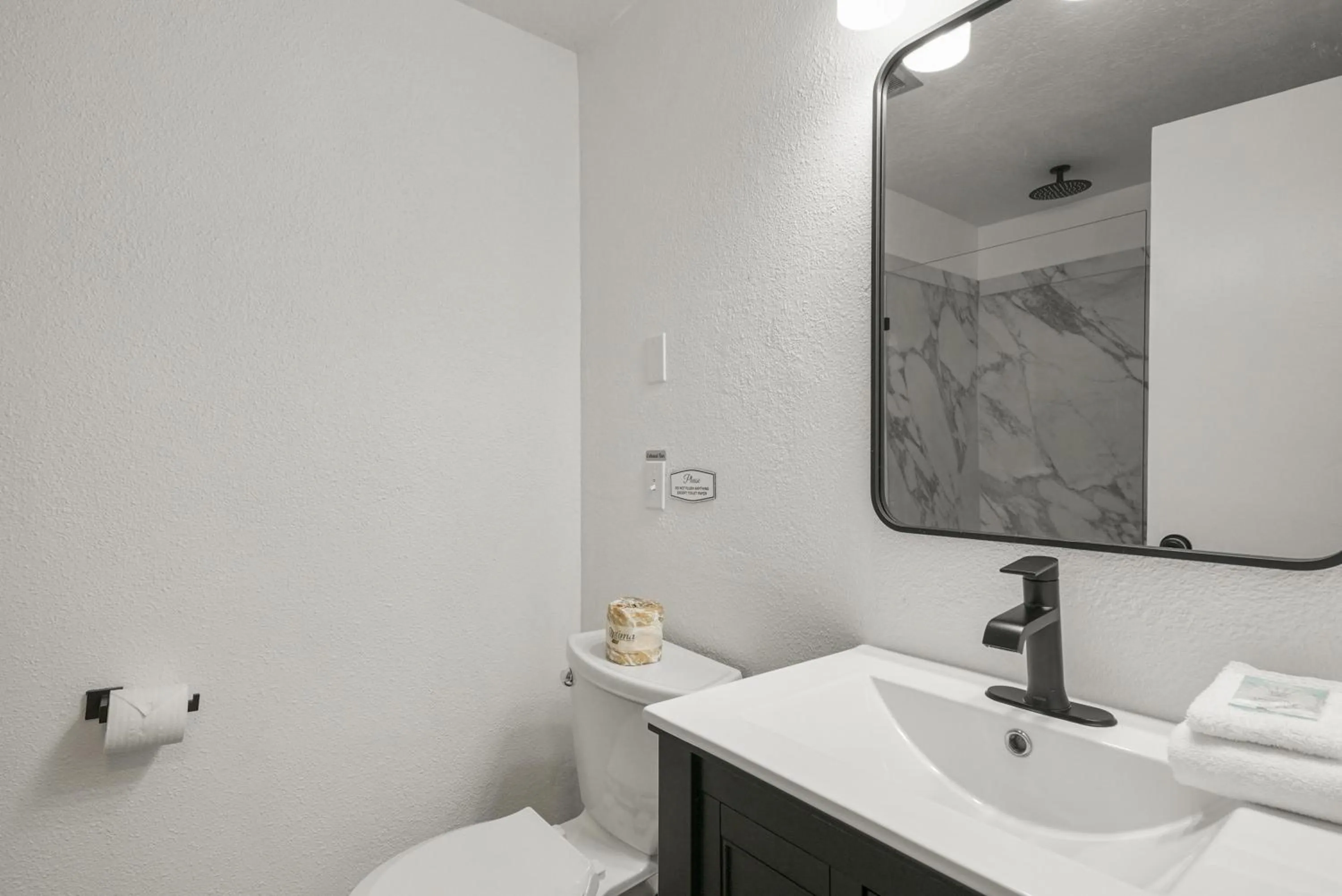 Bathroom in Americas Best Value Inn Polson