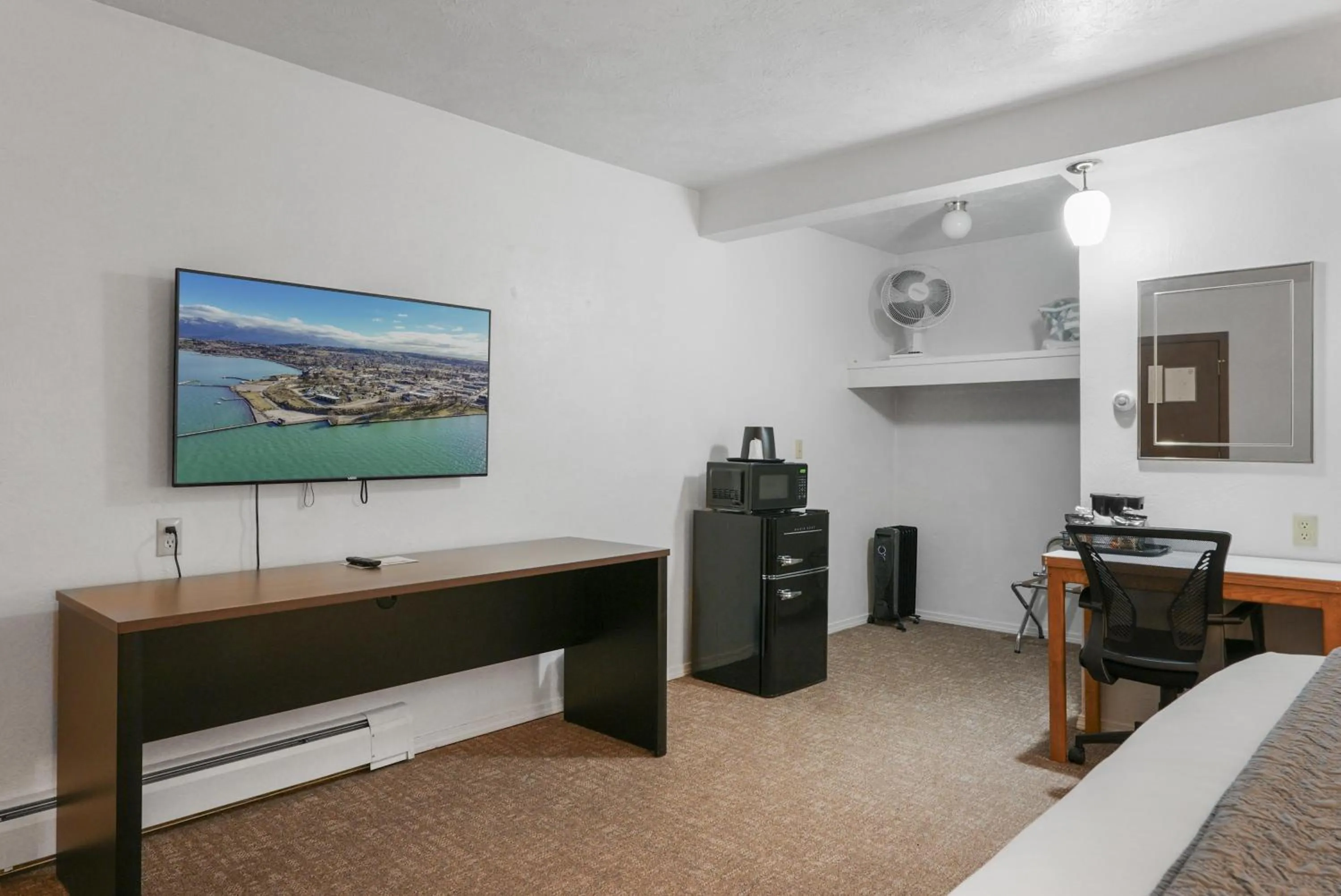 Bedroom in Americas Best Value Inn Polson