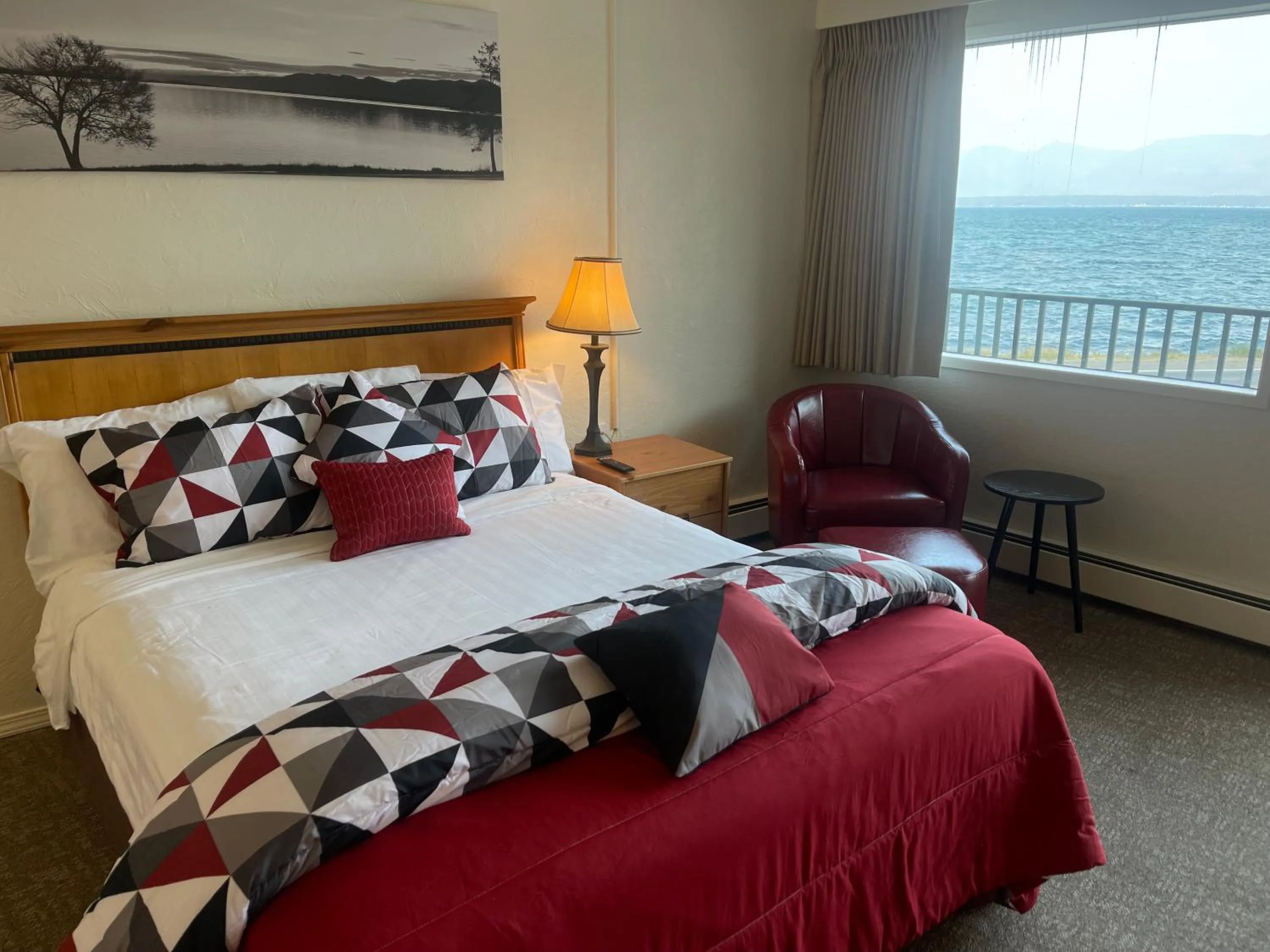 Bed in Americas Best Value Inn Polson