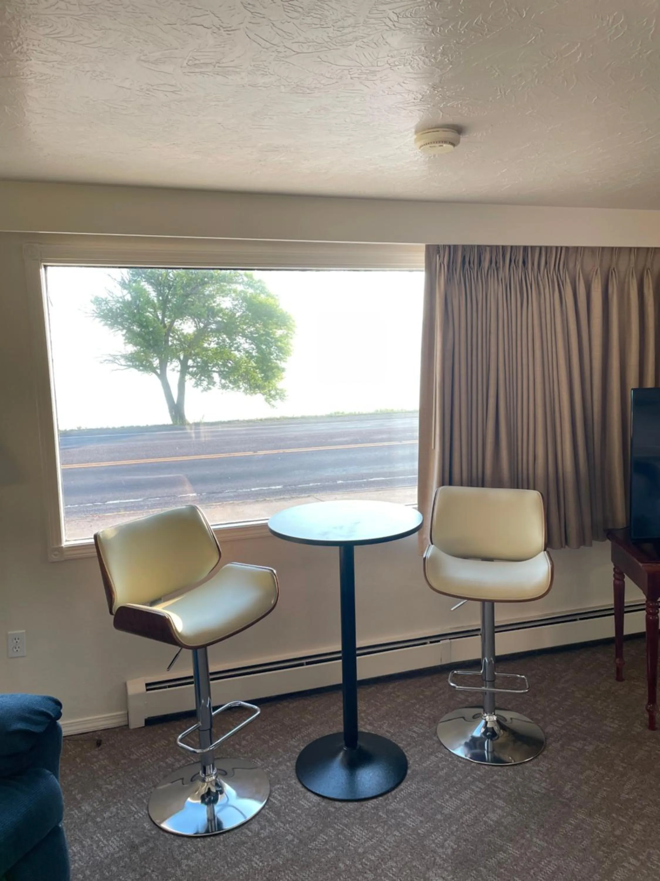 Seating area in Americas Best Value Inn Polson