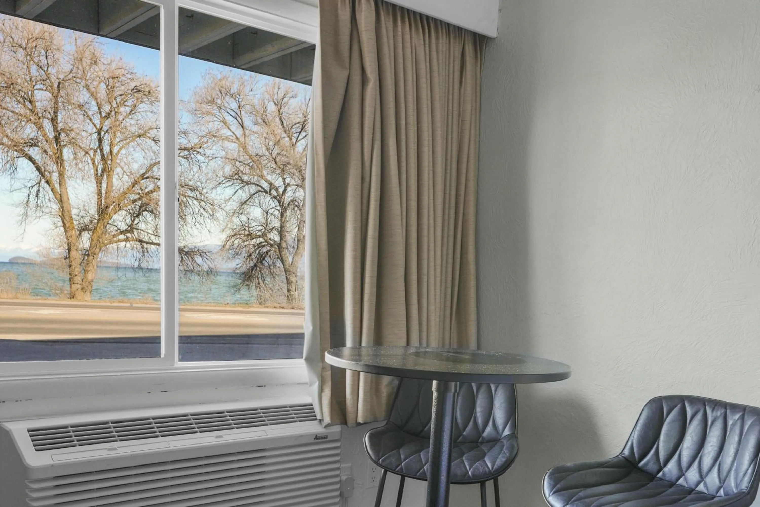 Bedroom in Americas Best Value Inn Polson