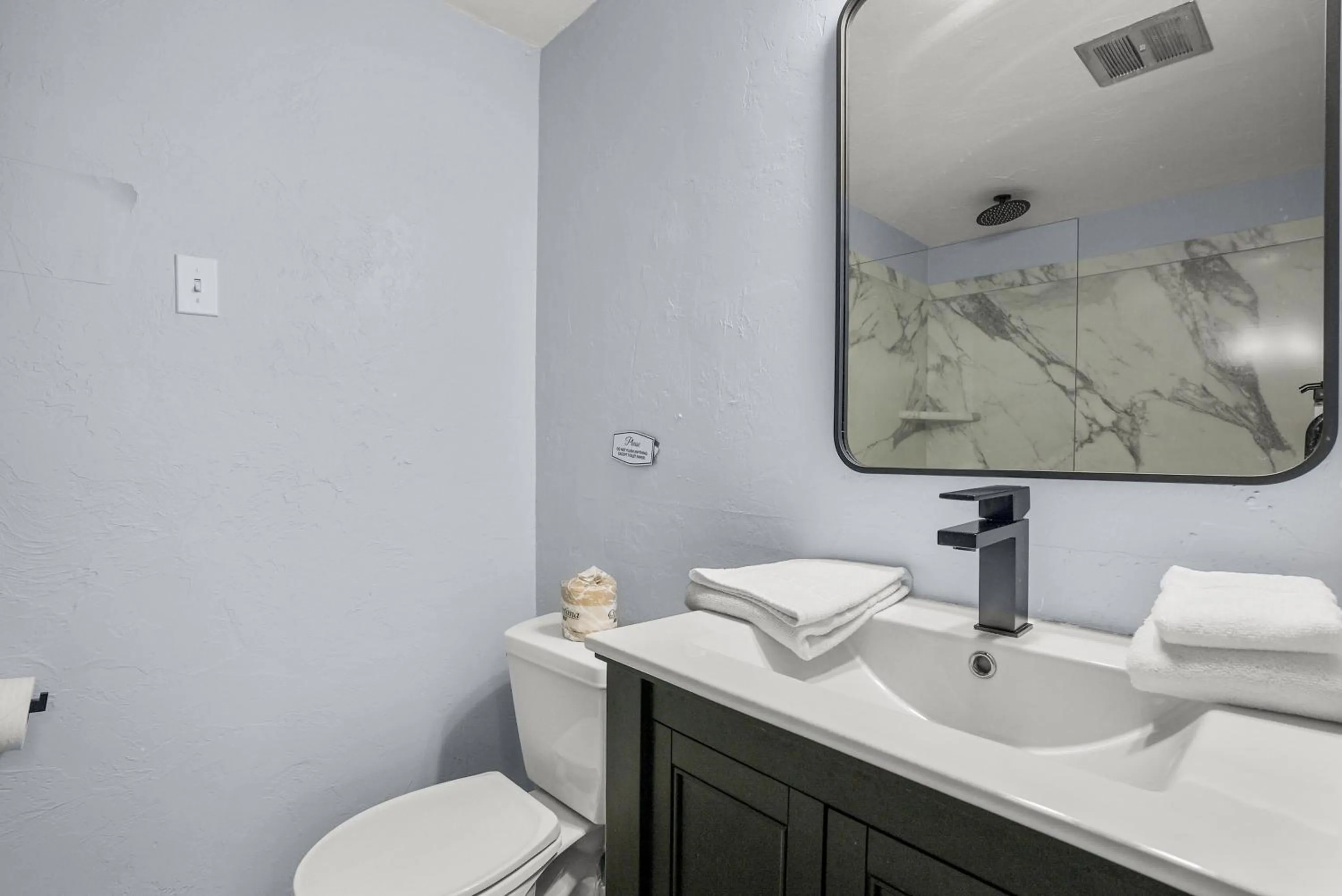 Bathroom in Americas Best Value Inn Polson