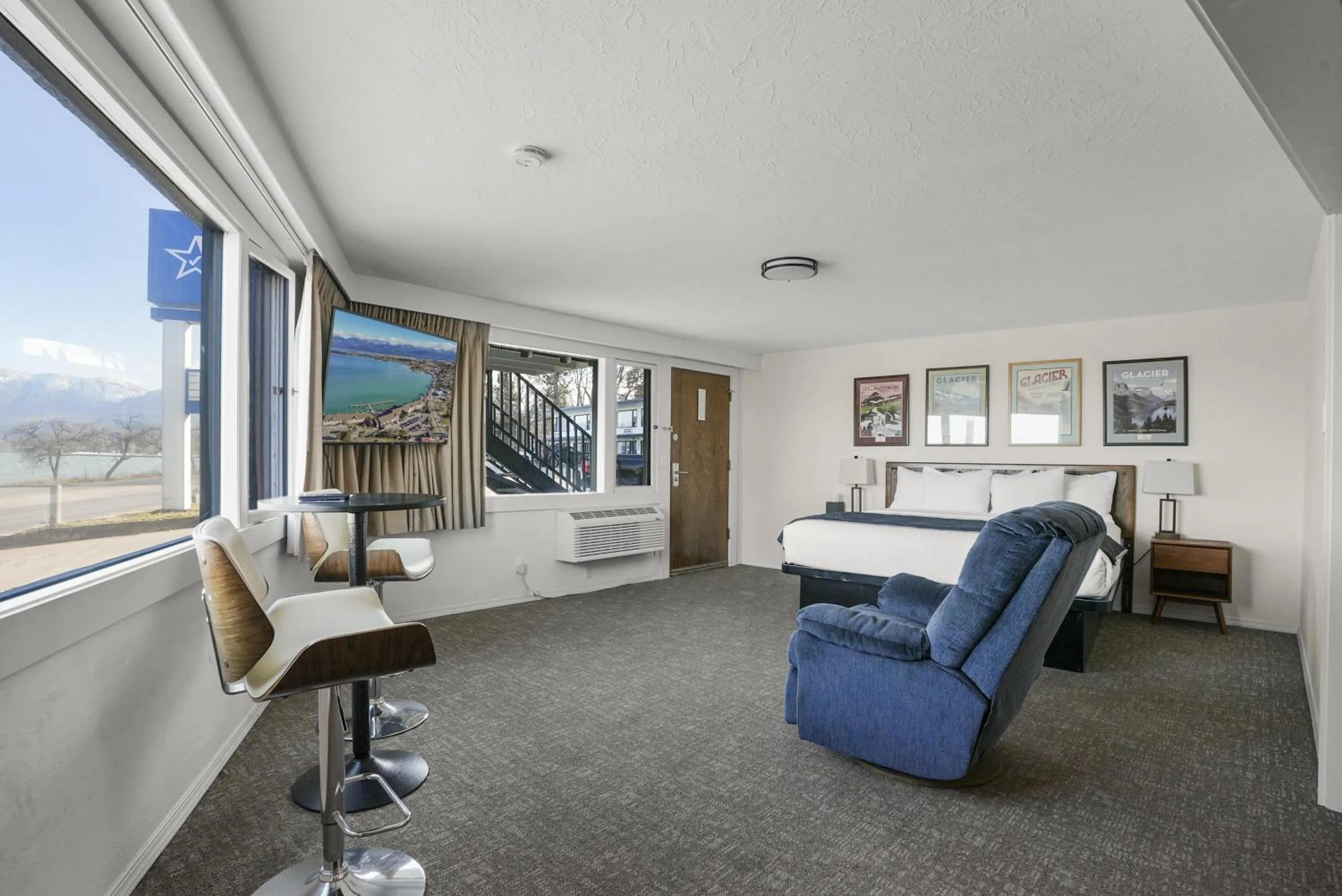 Bedroom in Americas Best Value Inn Polson