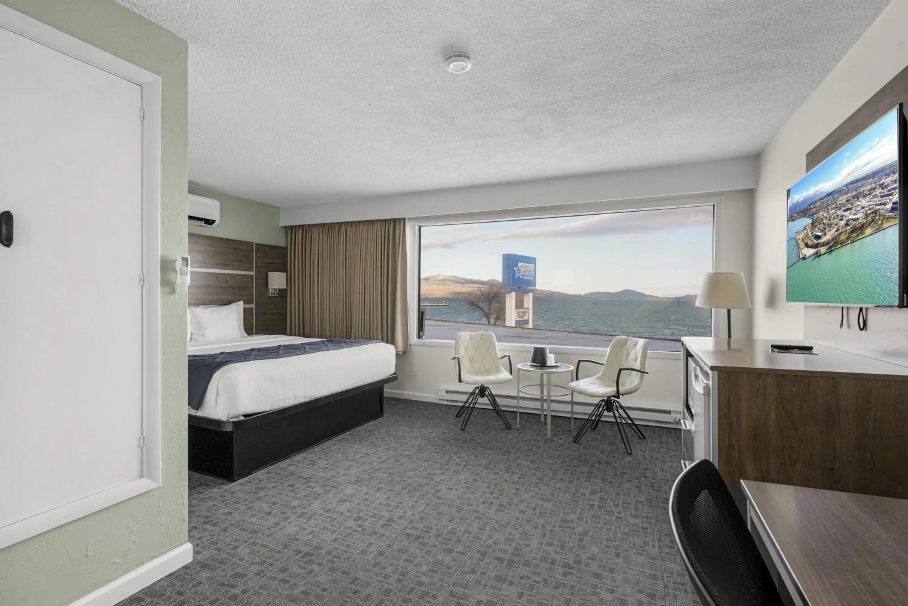 Bedroom in Americas Best Value Inn Polson