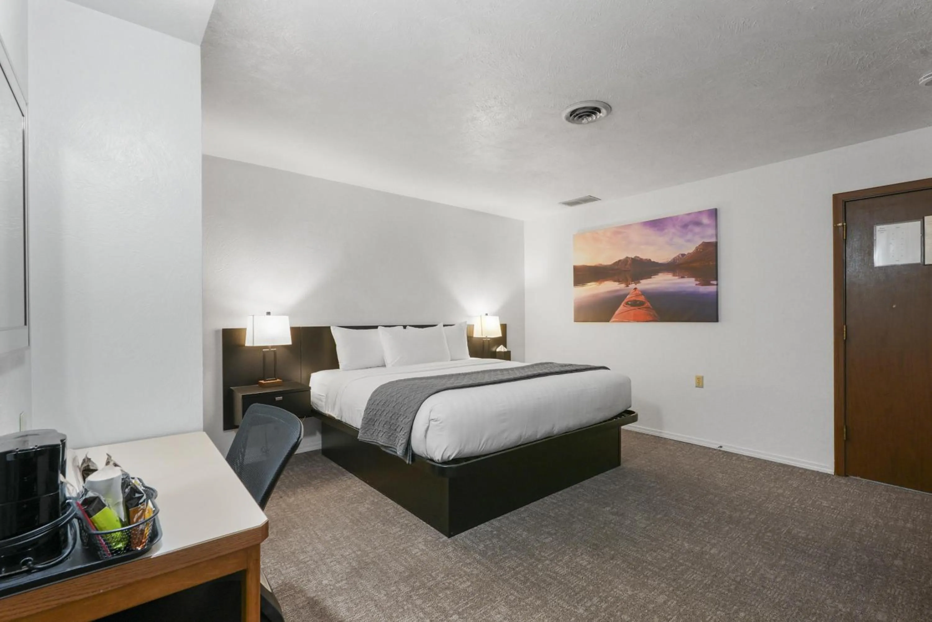 Bedroom in Americas Best Value Inn Polson