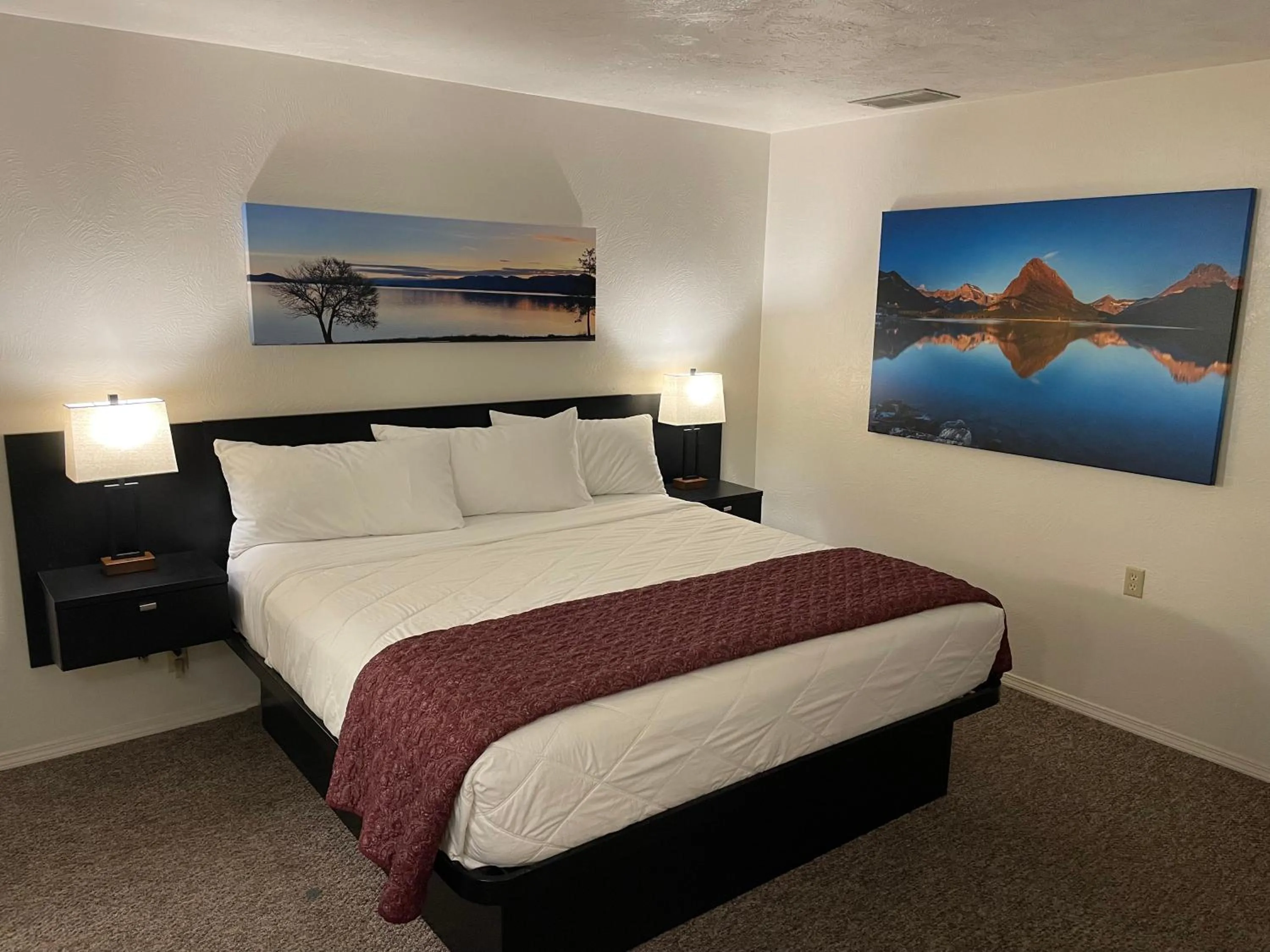 Bed in Americas Best Value Inn Polson