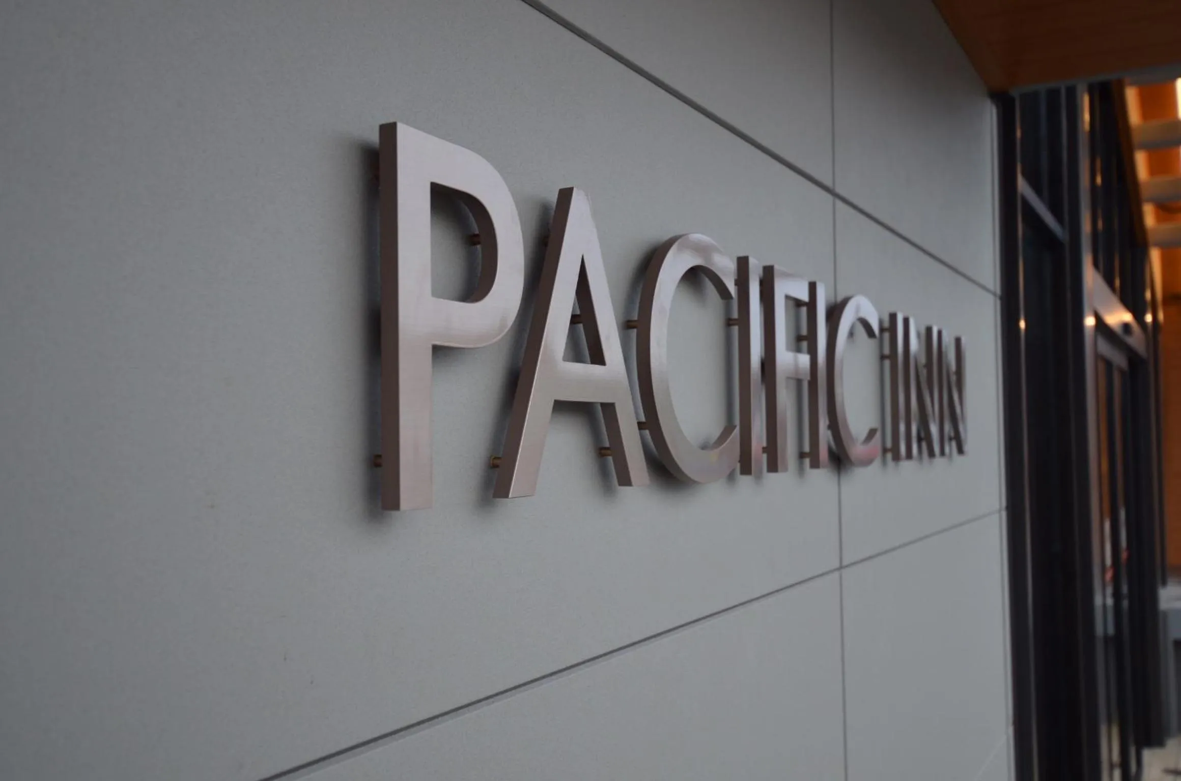 Facade/entrance in The Pacific Inn