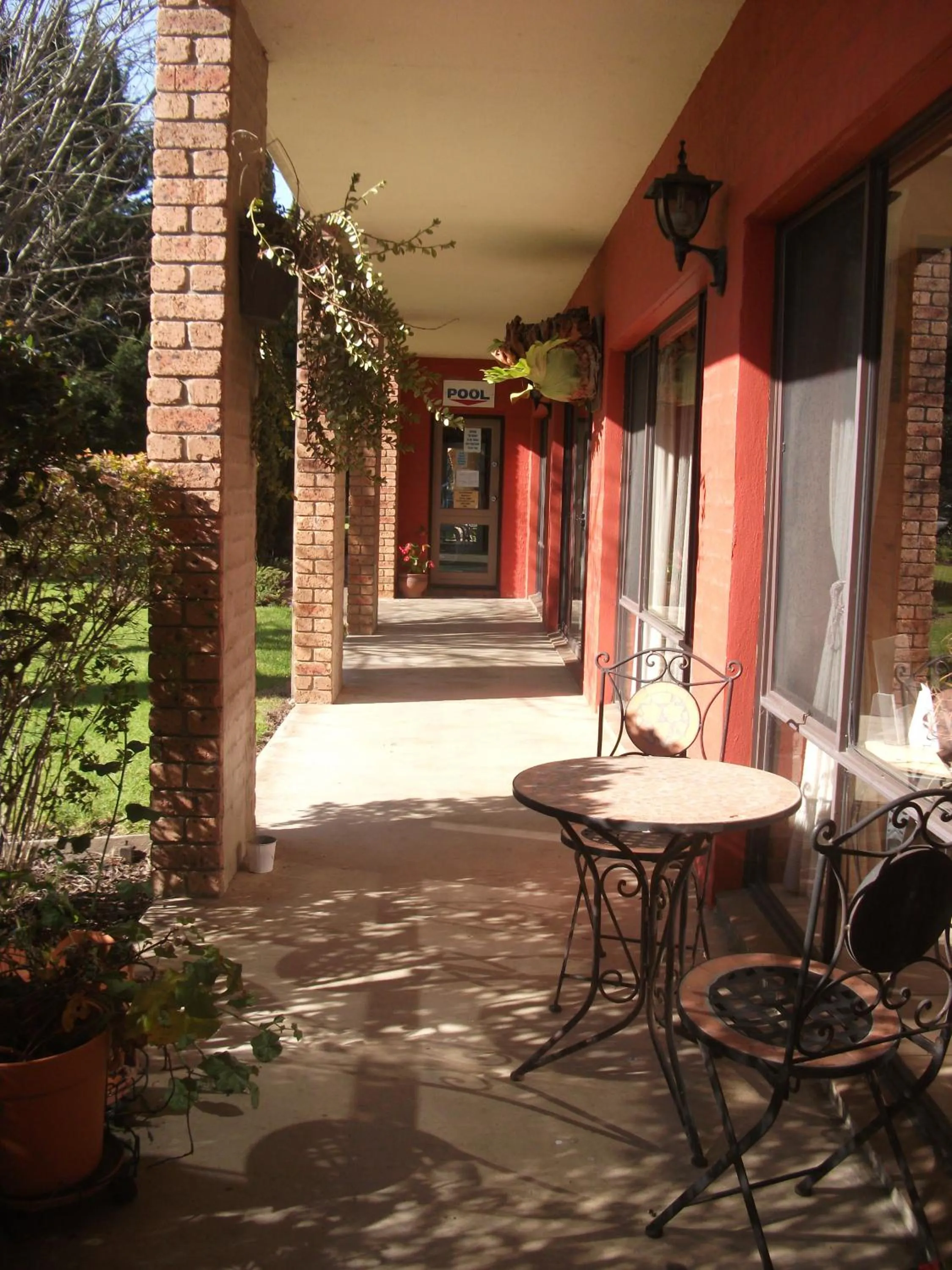 Patio in Idlewilde Town & Country Motor Inn