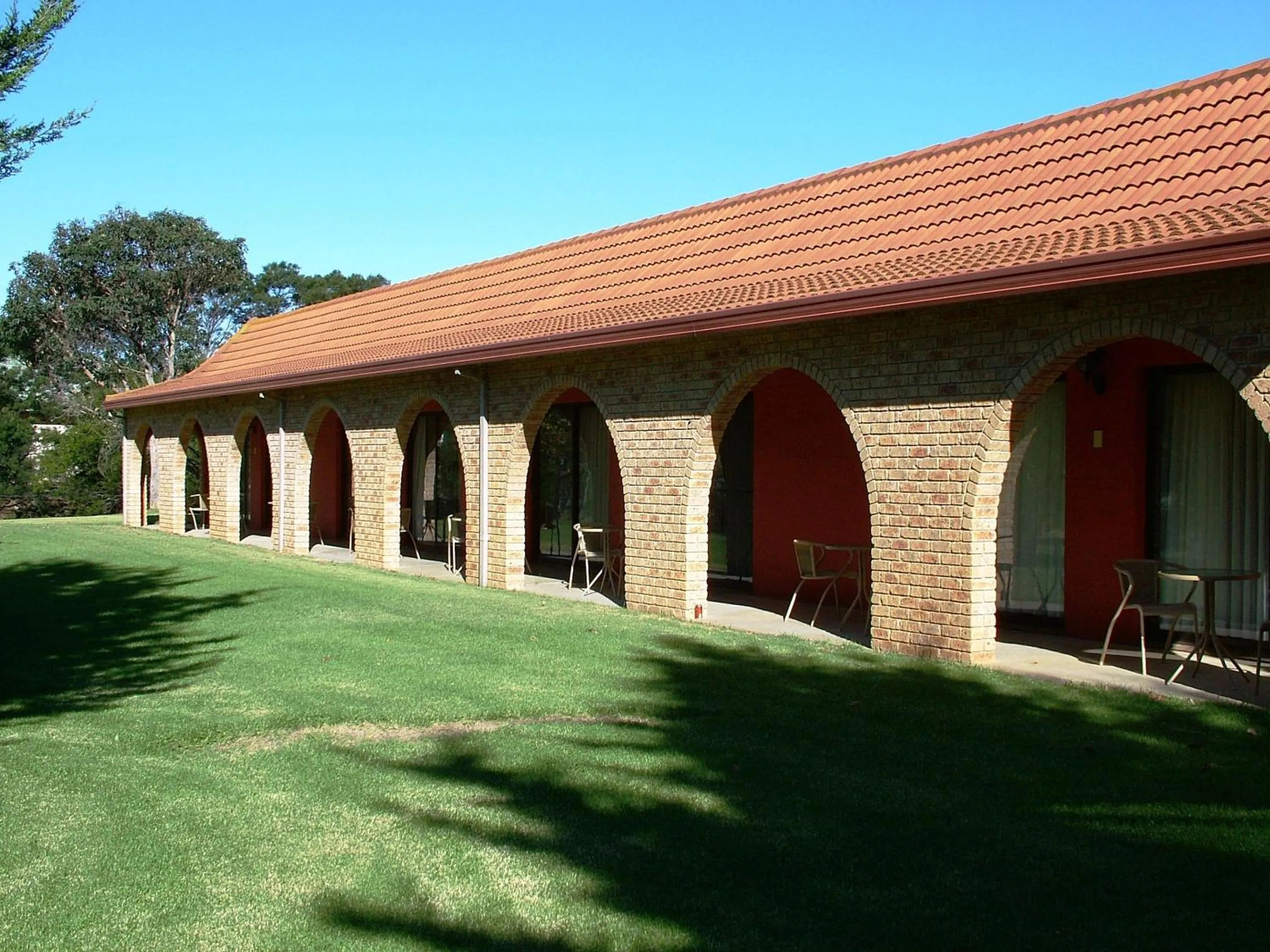 Property building in Idlewilde Town & Country Motor Inn