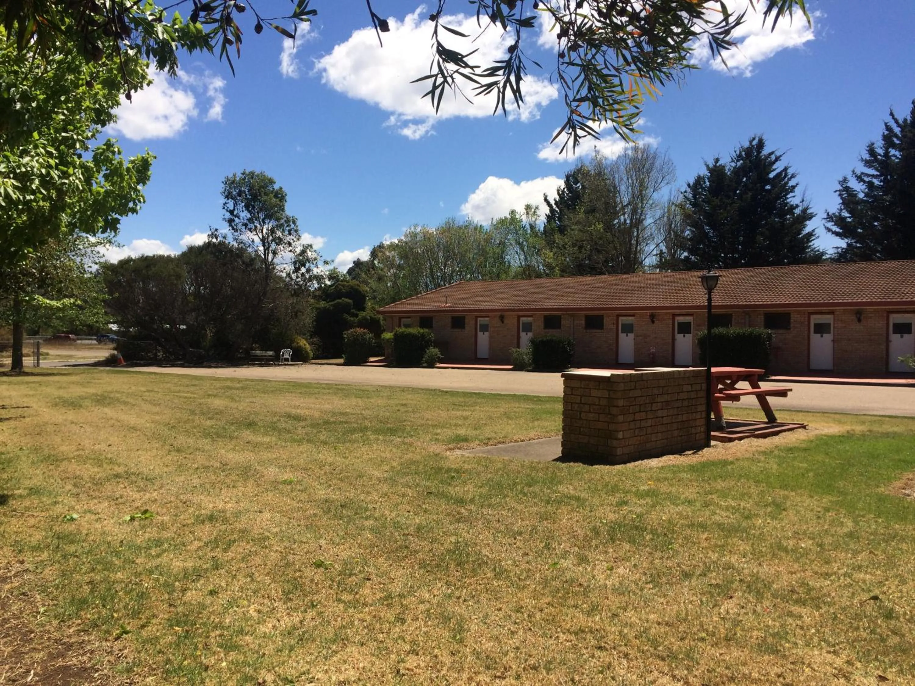 Property building in Idlewilde Town & Country Motor Inn