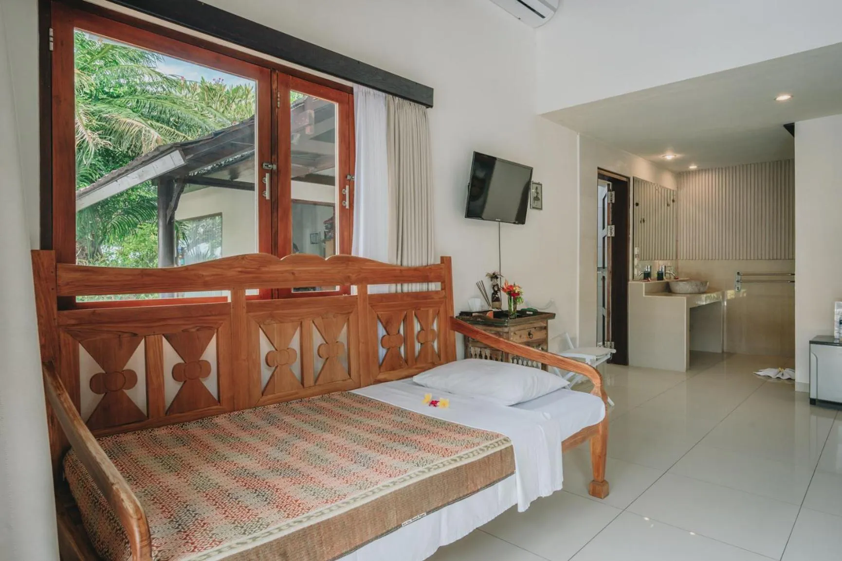 Bed in Frangipani Beach Hotel