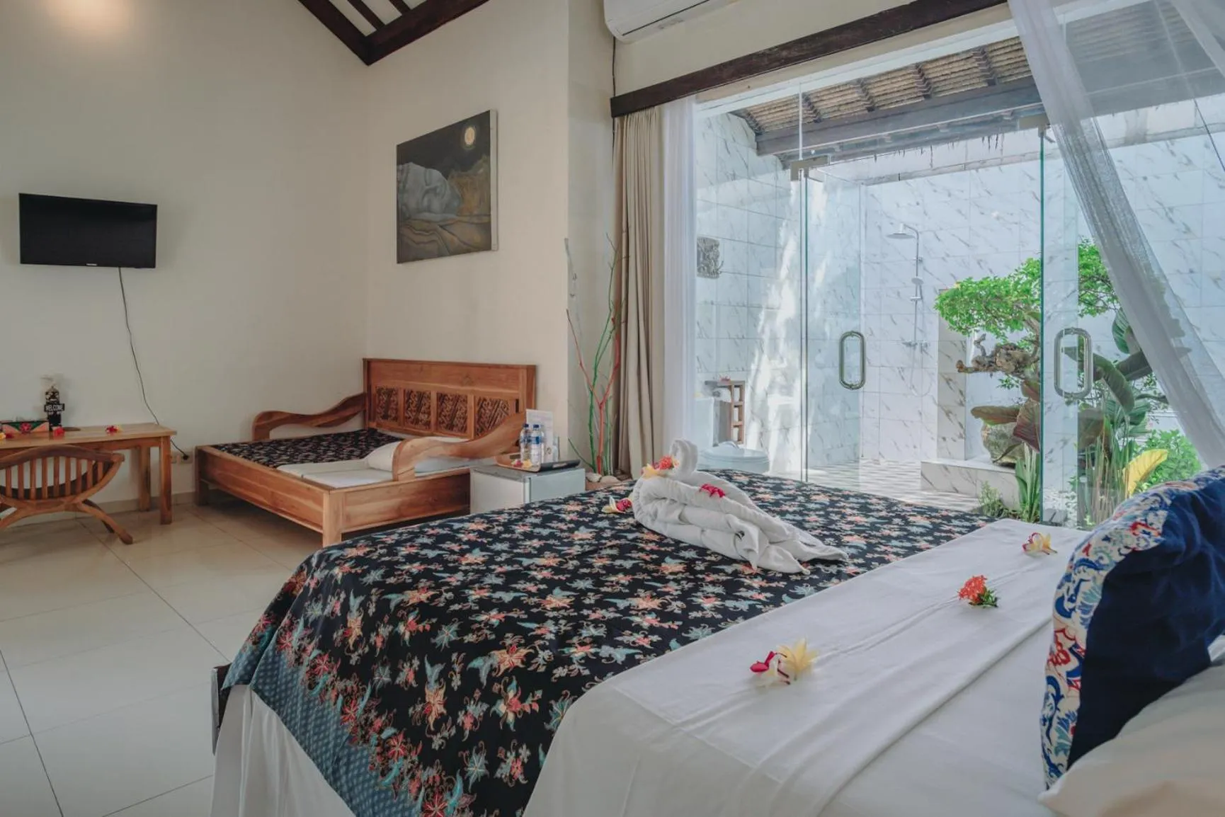 Bed in Frangipani Beach Hotel