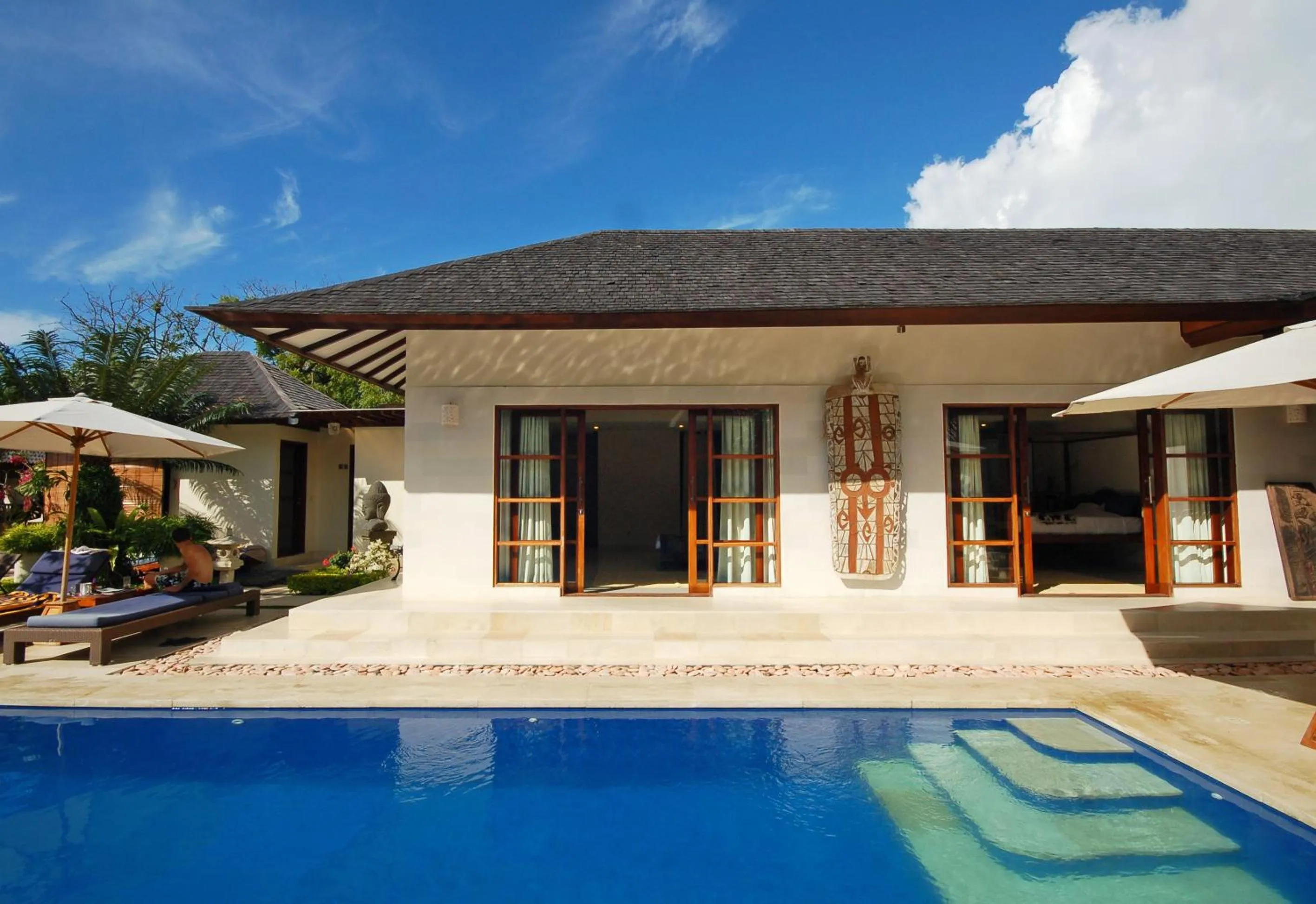 Swimming pool in Frangipani Beach Hotel
