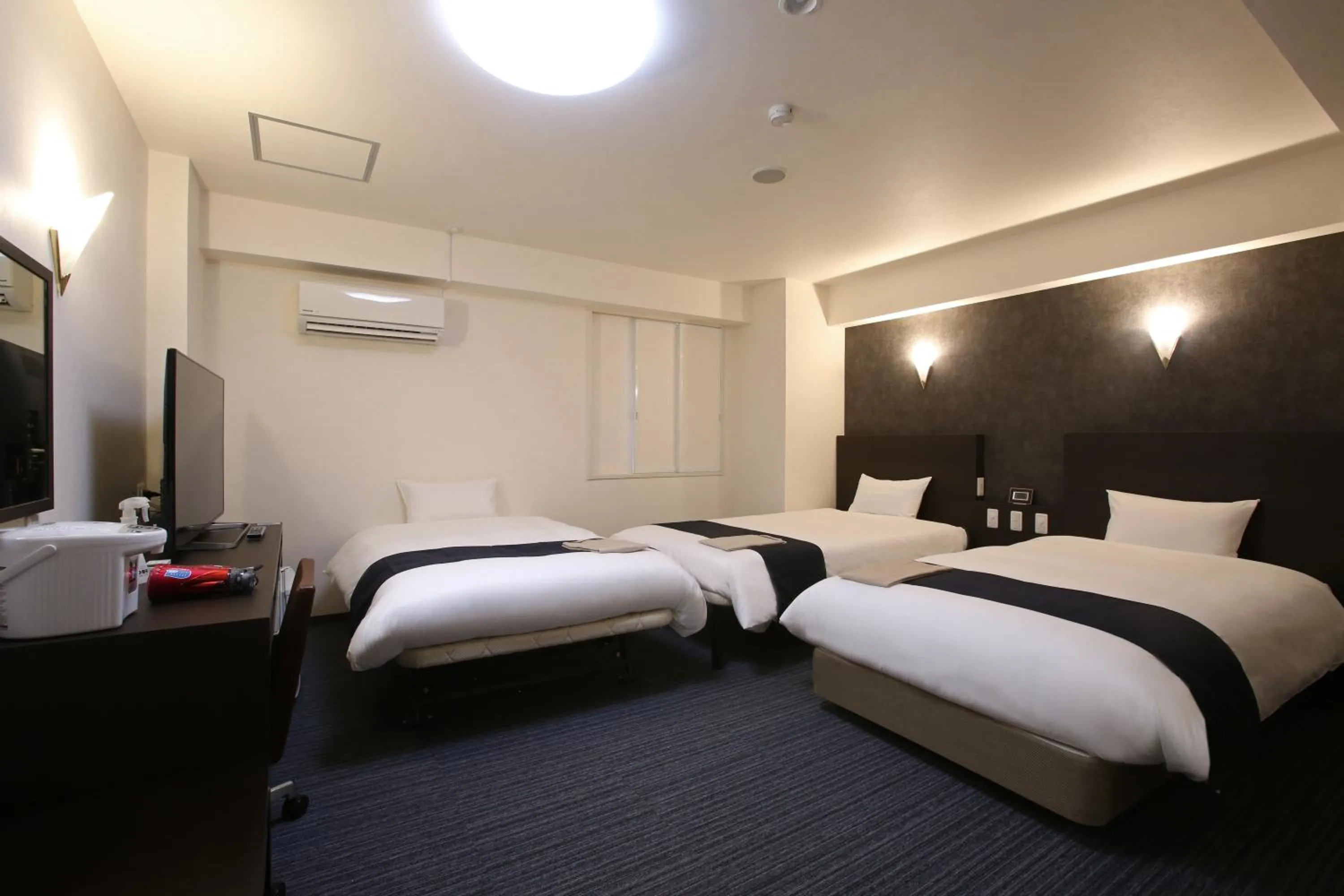 Photo of the whole room, Bed in Country Hotel Takayama