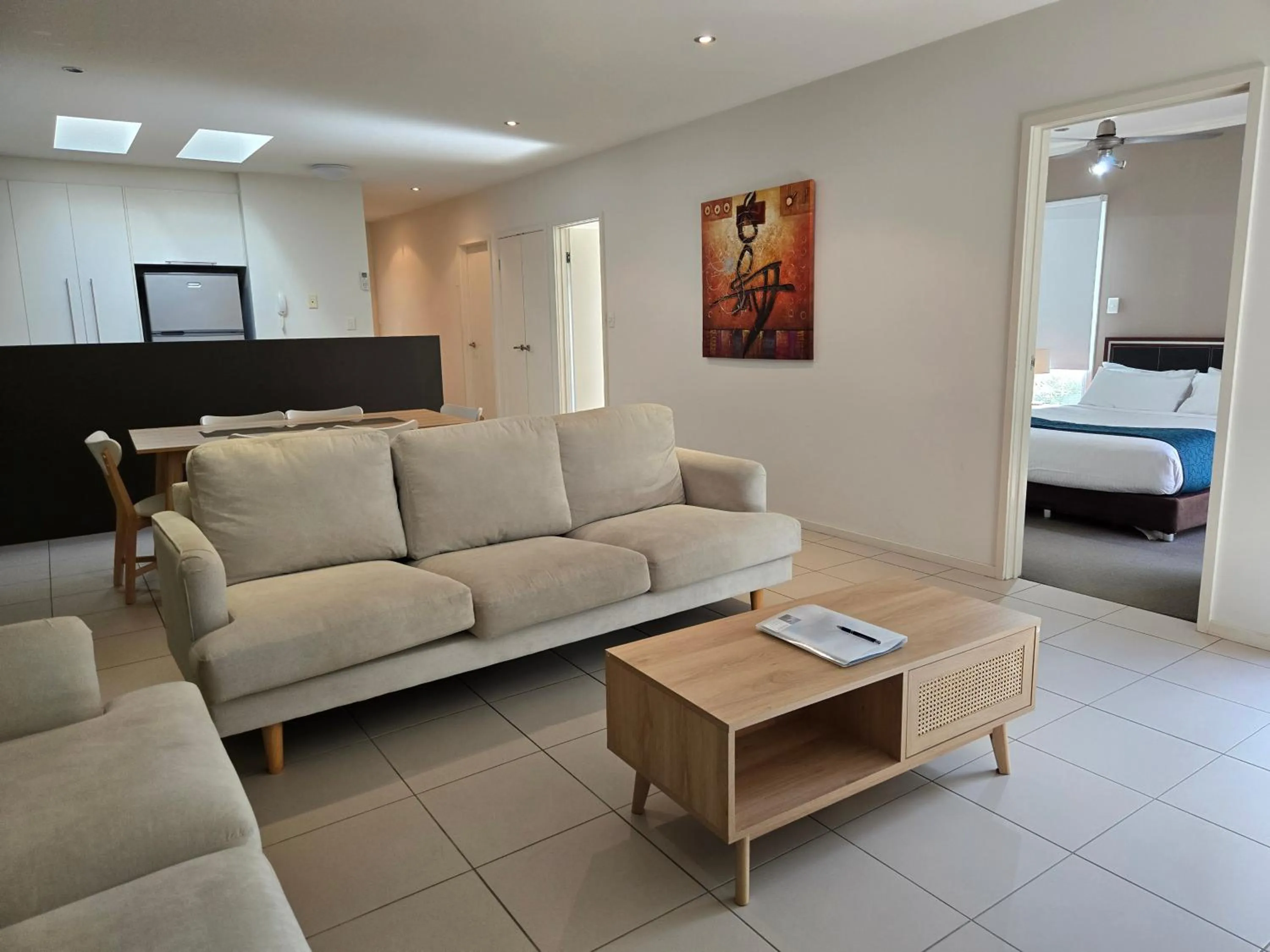 Living room, Bed in Quarterdecks Retreat