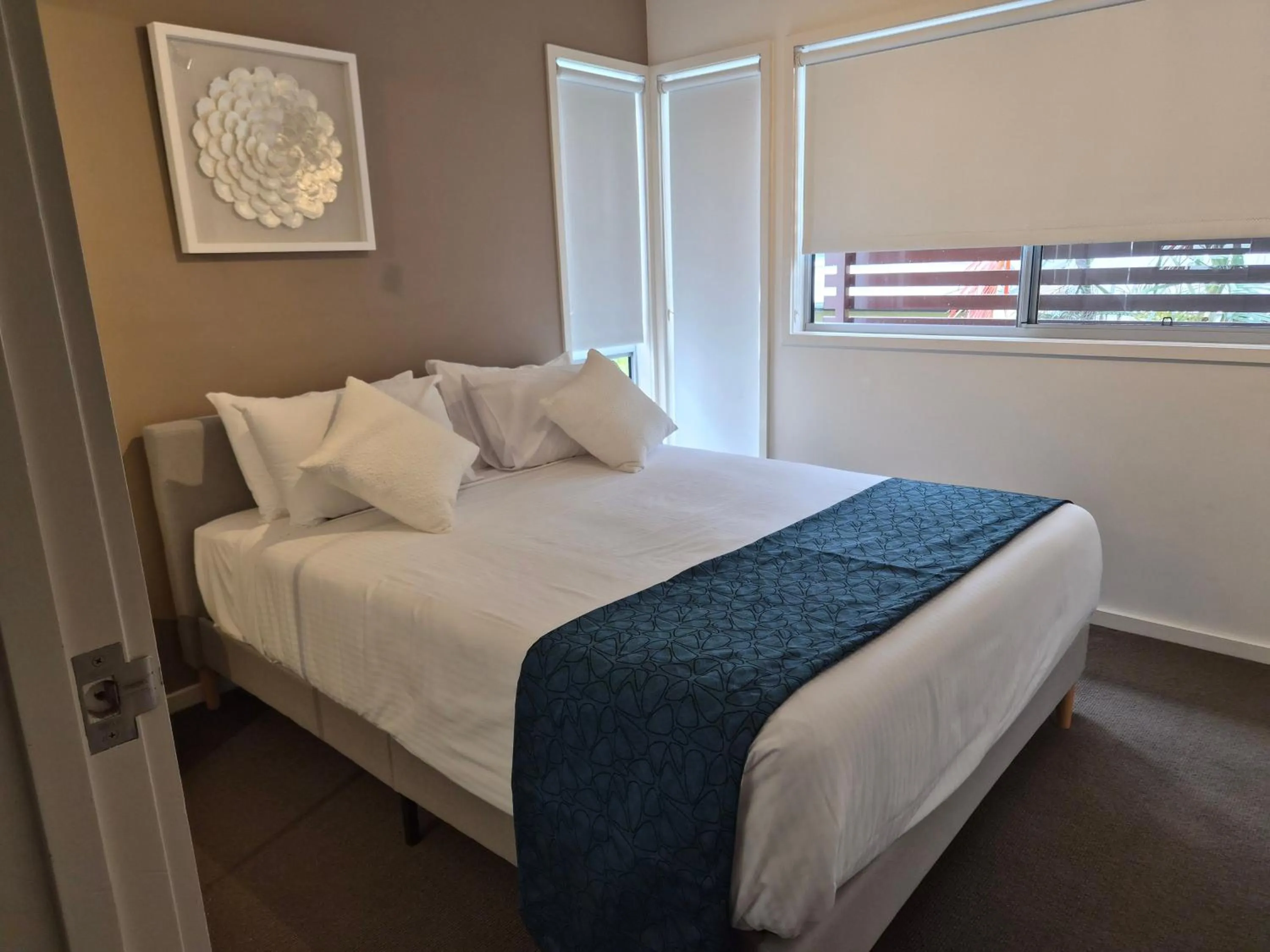 Bedroom, Bed in Quarterdecks Retreat