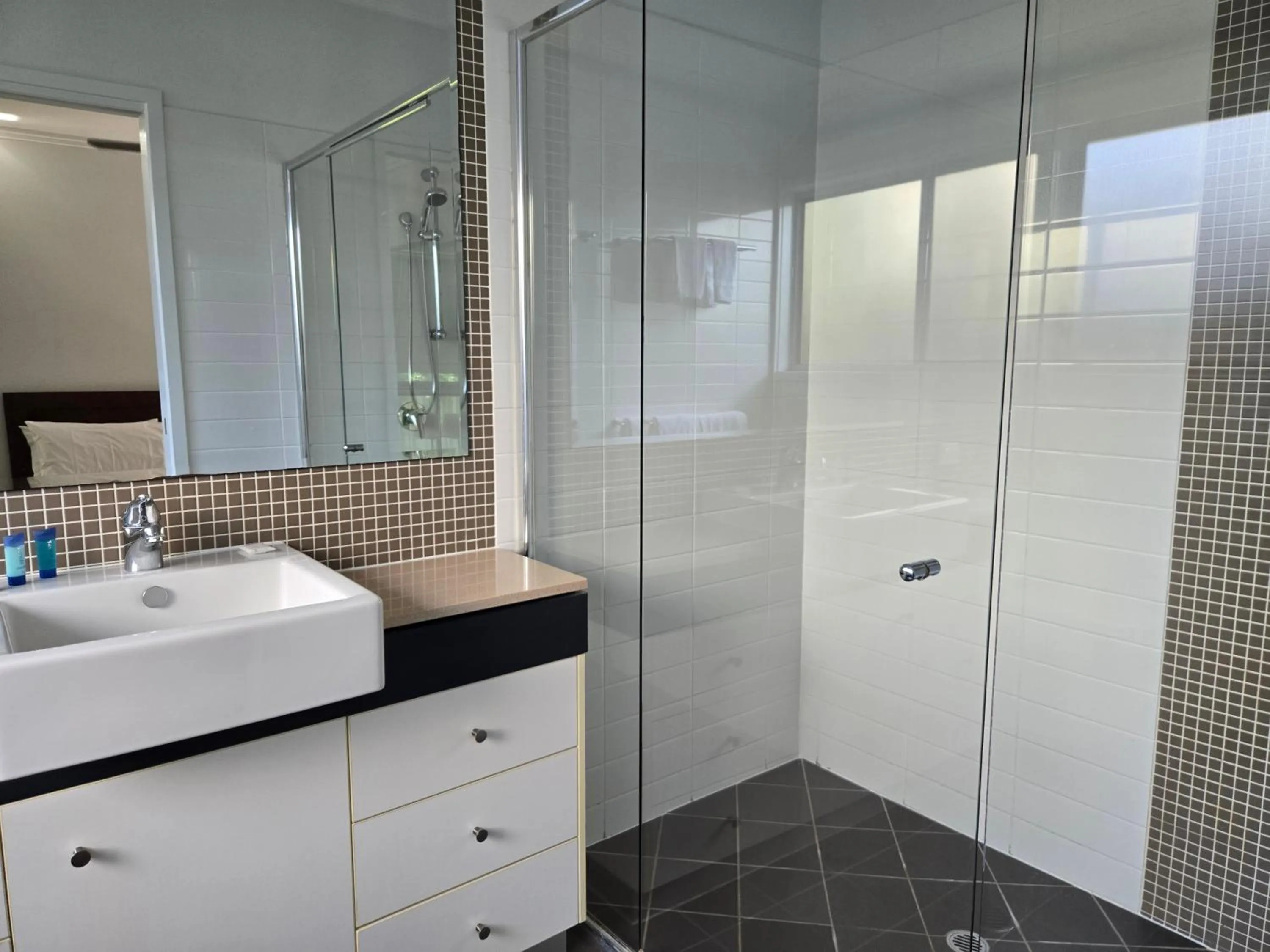 Bathroom in Quarterdecks Retreat