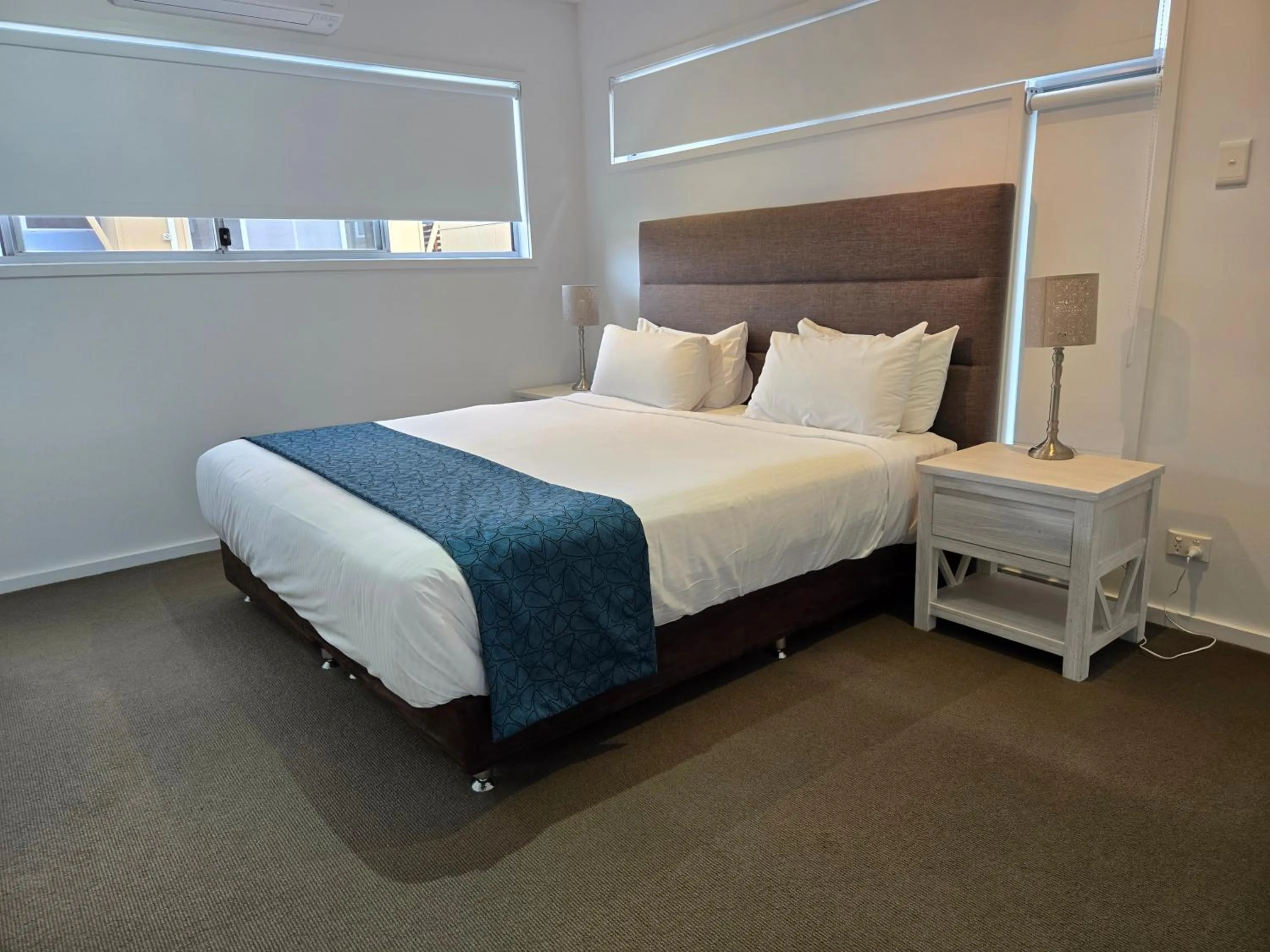 Bedroom, Bed in Quarterdecks Retreat