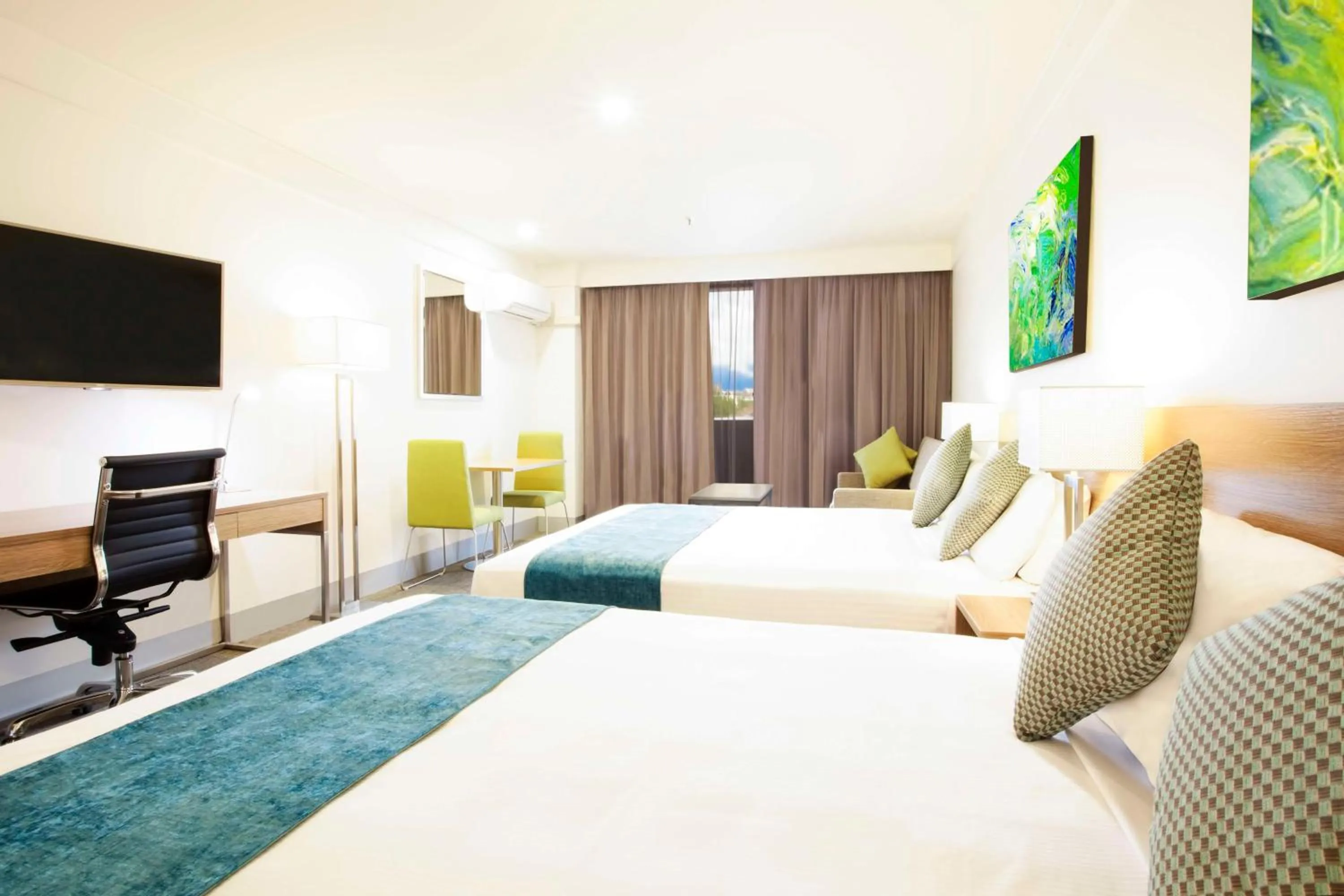 Photo of the whole room, Bed in Metro Aspire Hotel Sydney