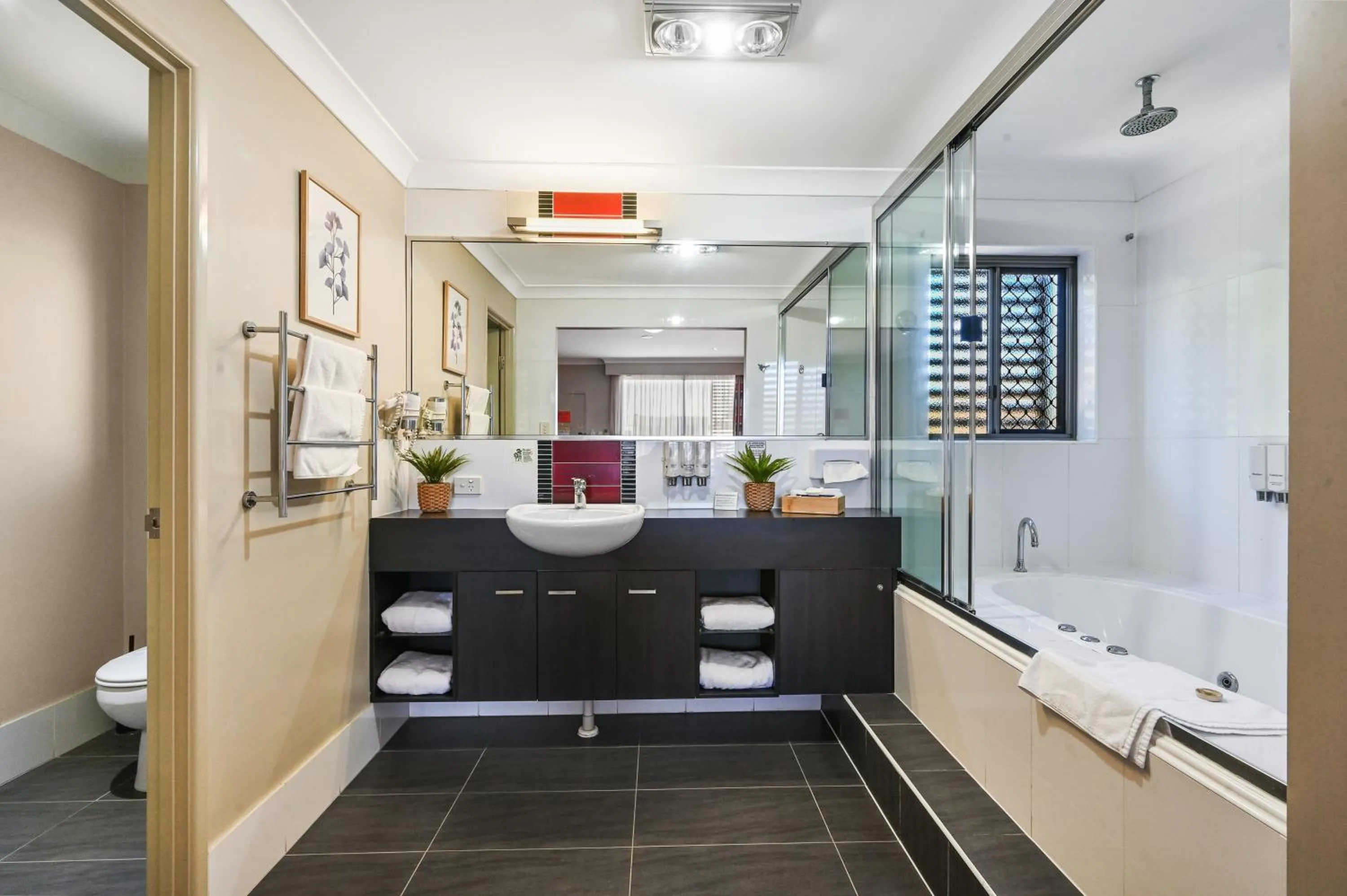 Shower in Platinum International