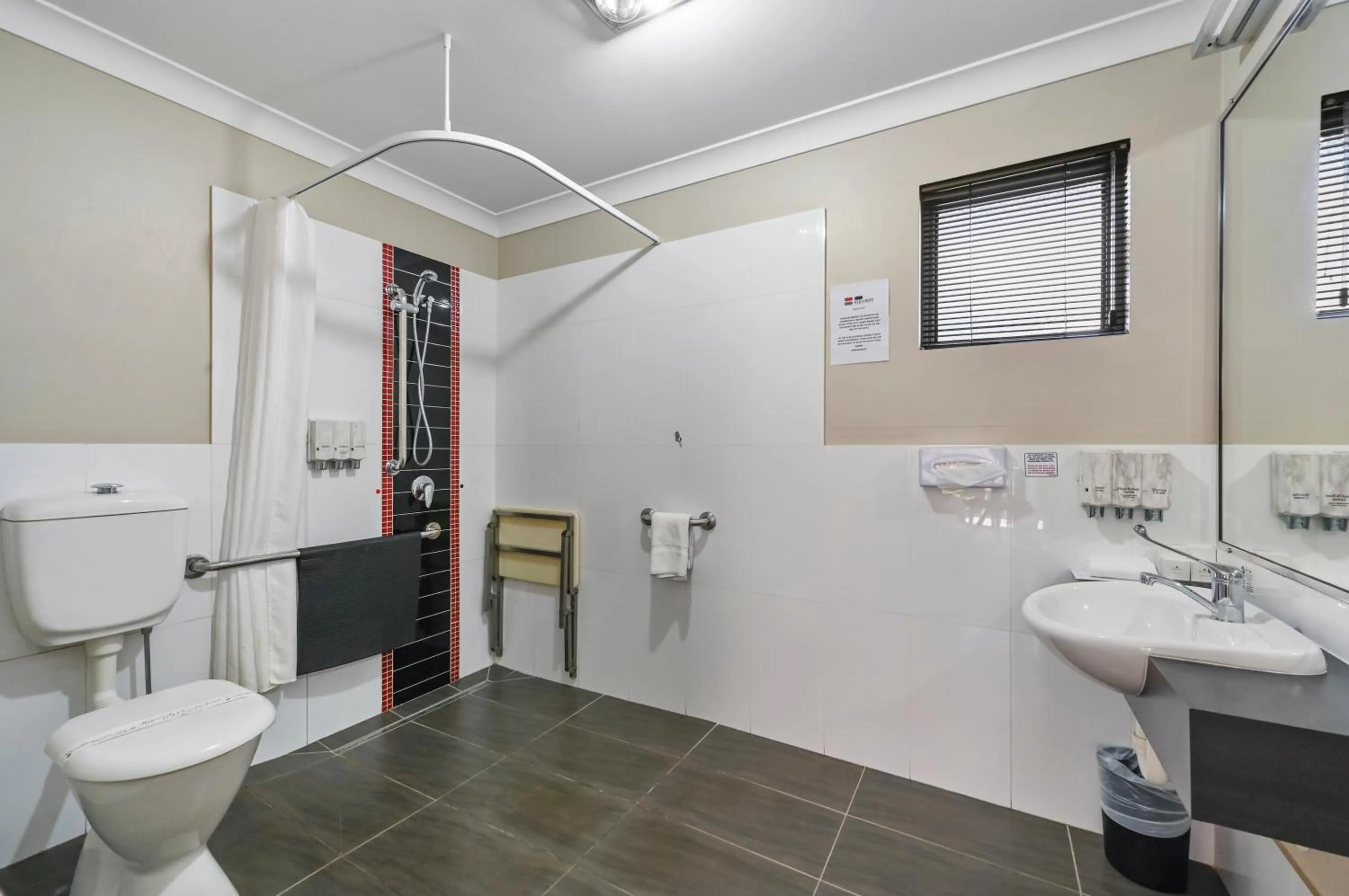 Shower in Platinum International