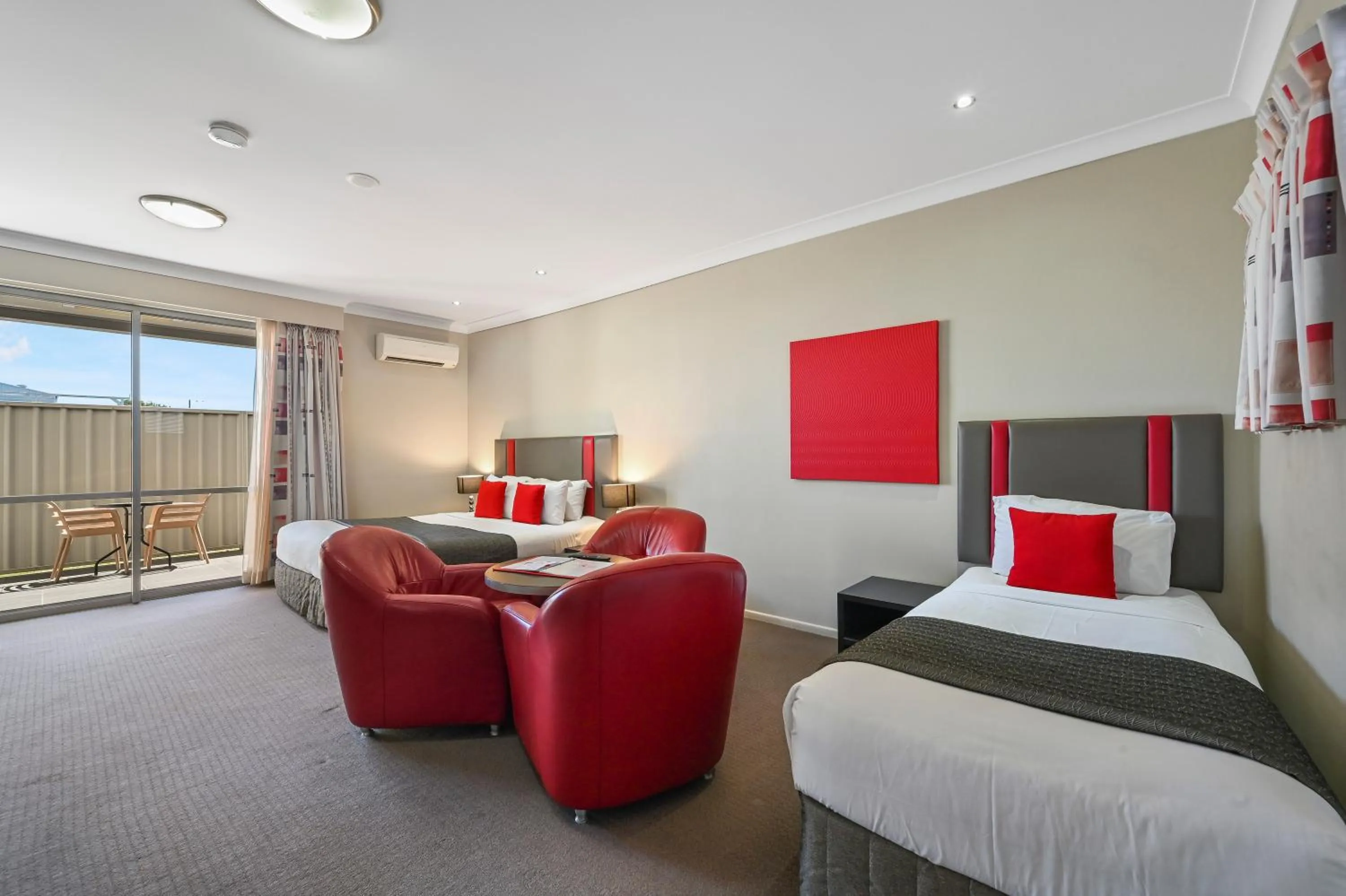 Photo of the whole room in Platinum International