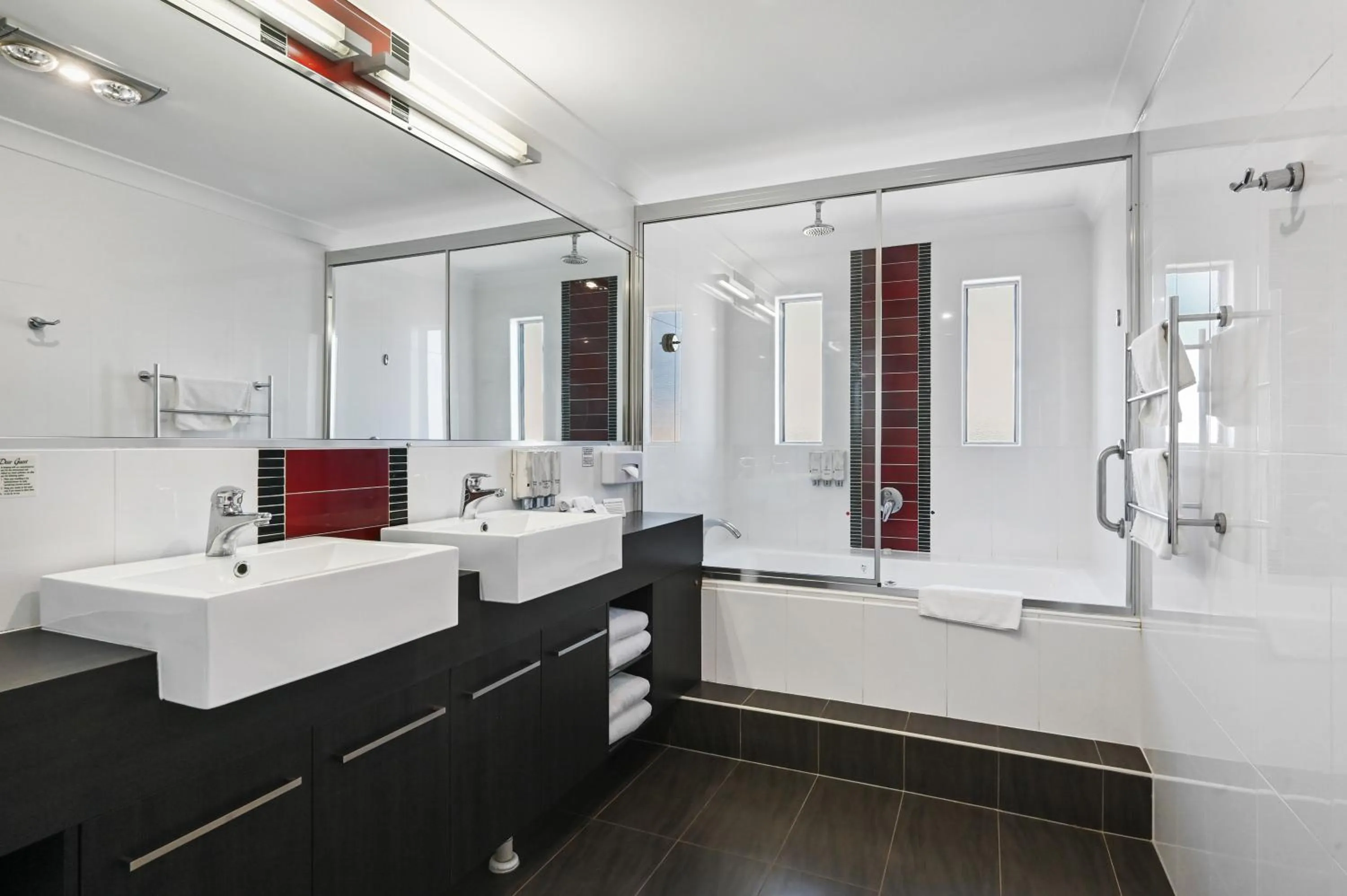 Shower in Platinum International