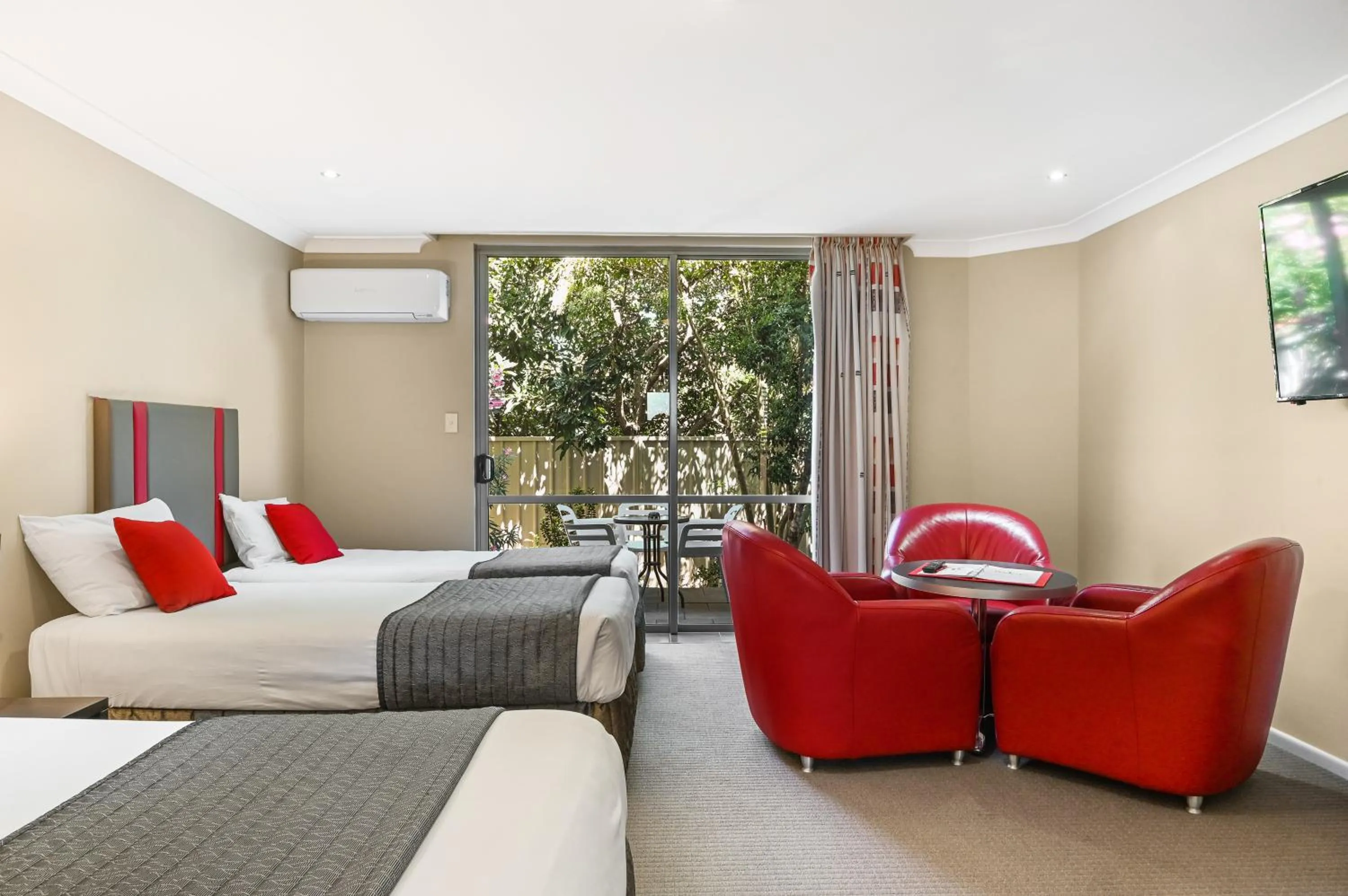 TV and multimedia, Bed in Platinum International