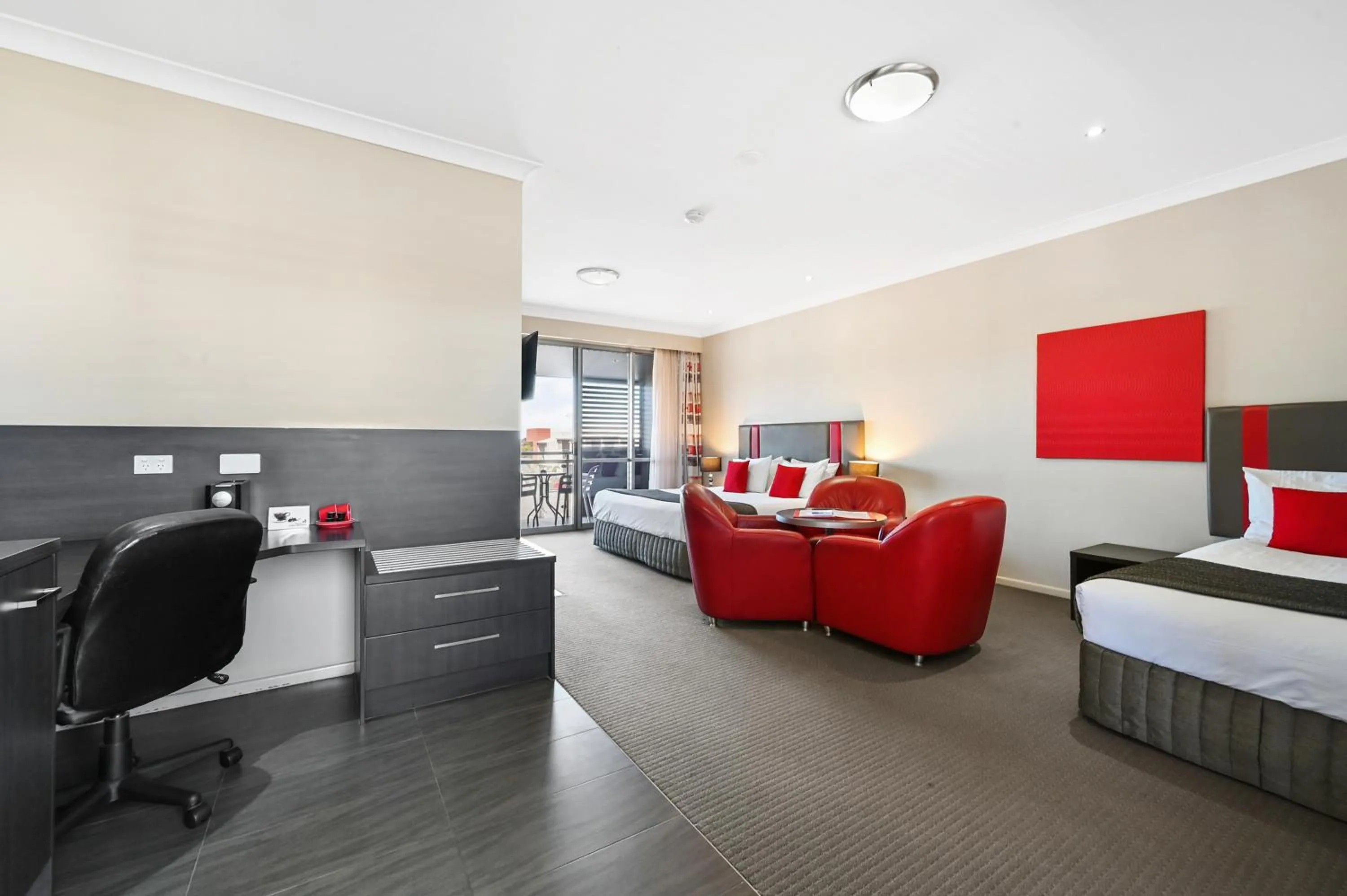 Photo of the whole room, Bed in Platinum International