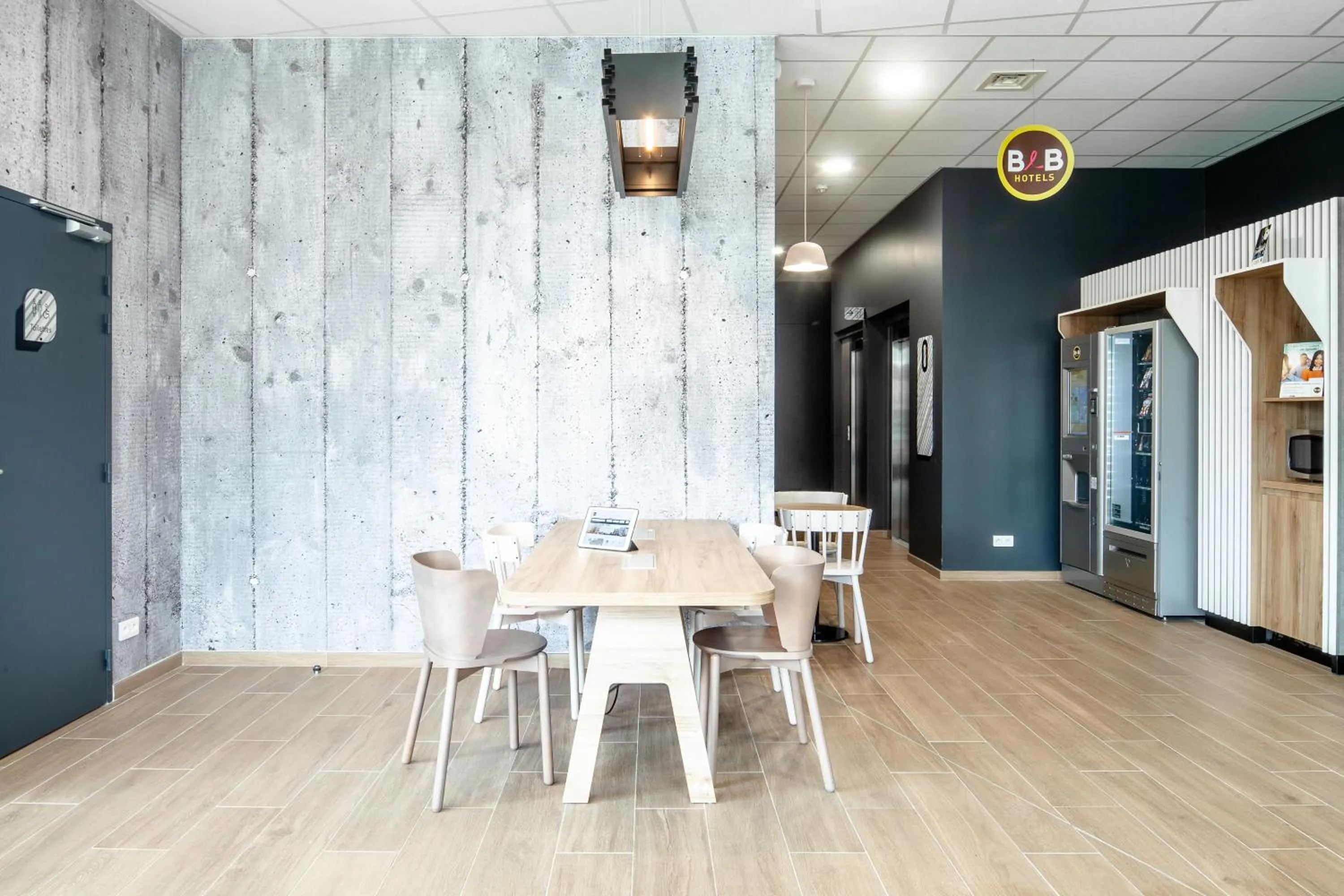 Dining area in B&B HOTEL Paris Gennevilliers Asnières