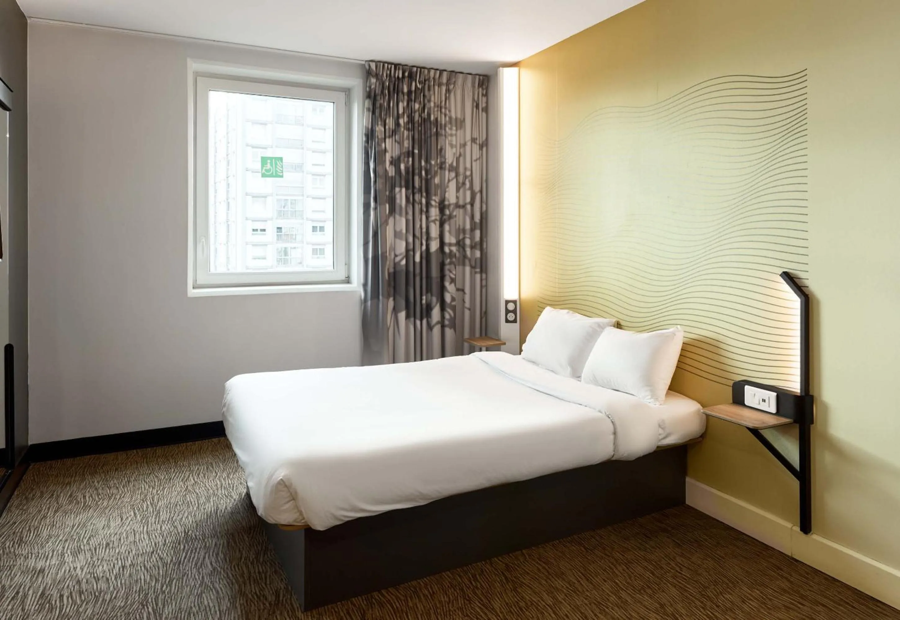 Bedroom, Bed in B&B HOTEL Paris Gennevilliers Asnières