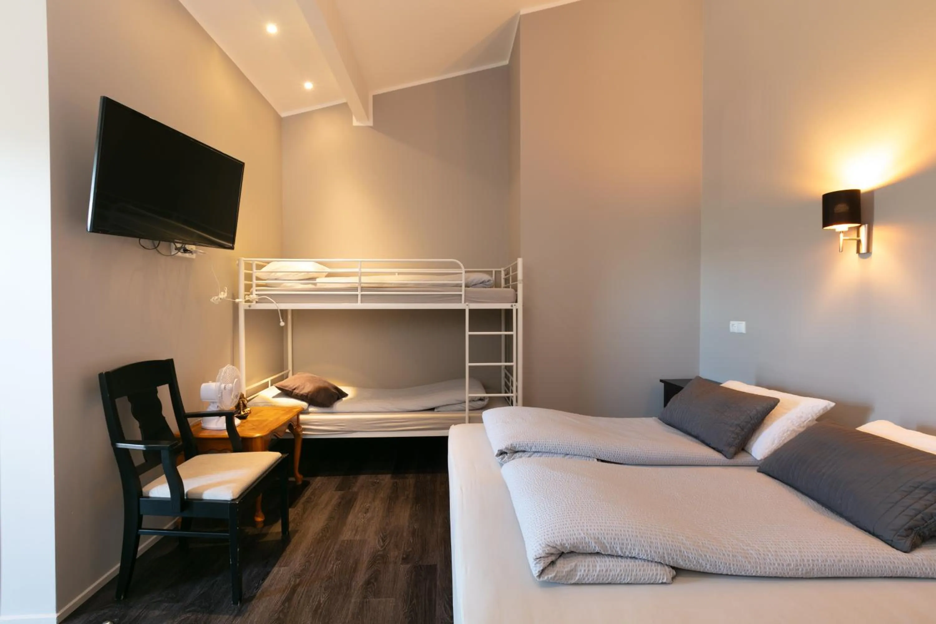 Bed in Karuna Guesthouse